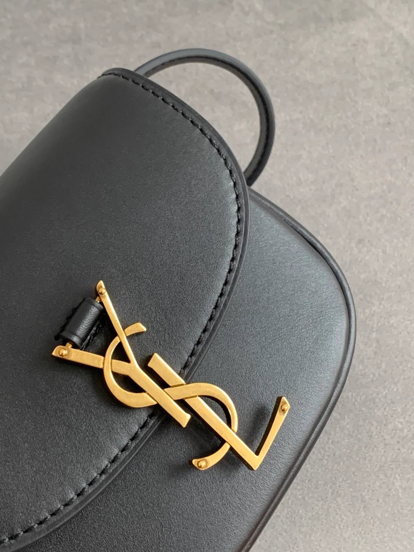 Летняя коллекция YSL 2020 - Сумка-седло Kaia - Черная - 15 см