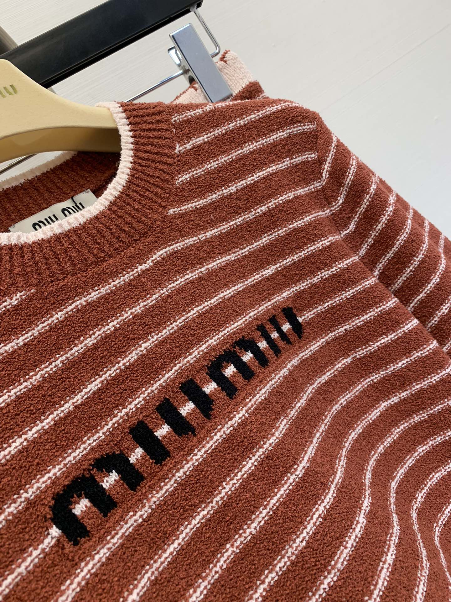 Miu Miu - 2404 - Новинка сезона Весна/Лето - Вязаный комплект в полоску - Коричневый