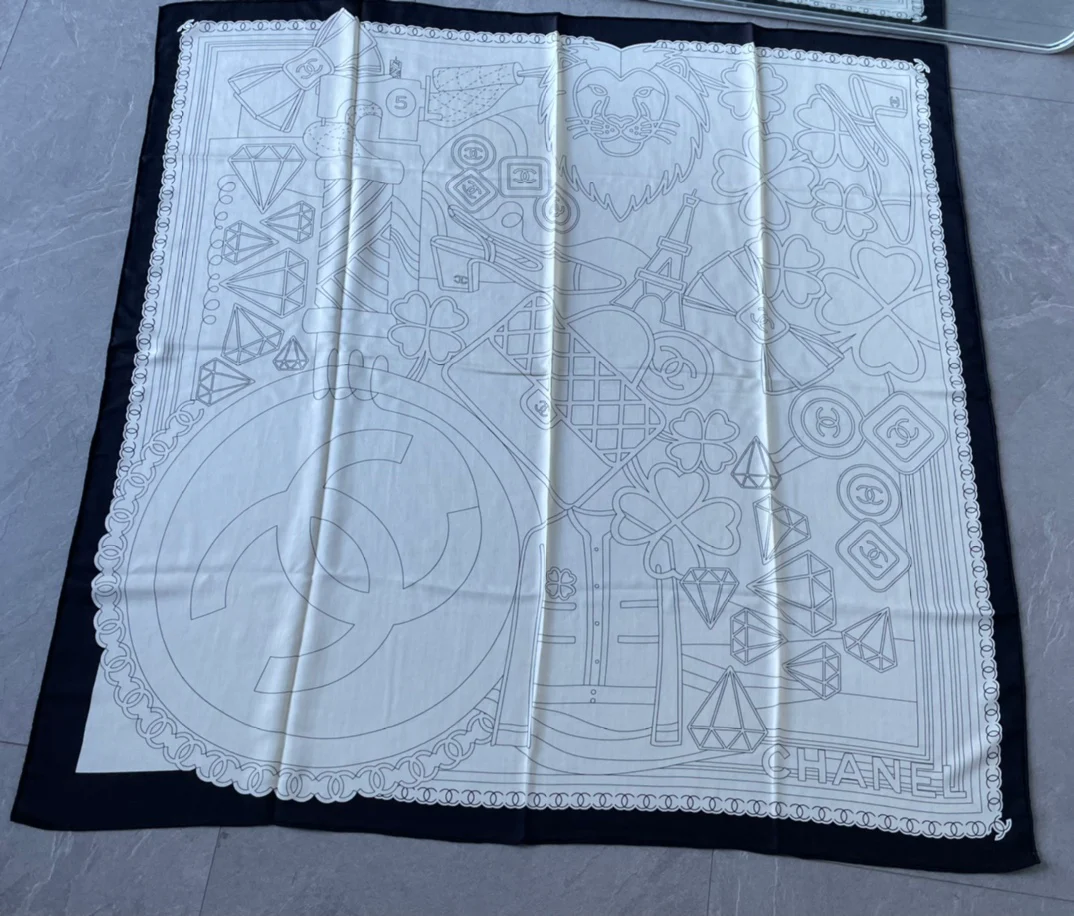 Chanel - Двусторонняя шаль 140 см