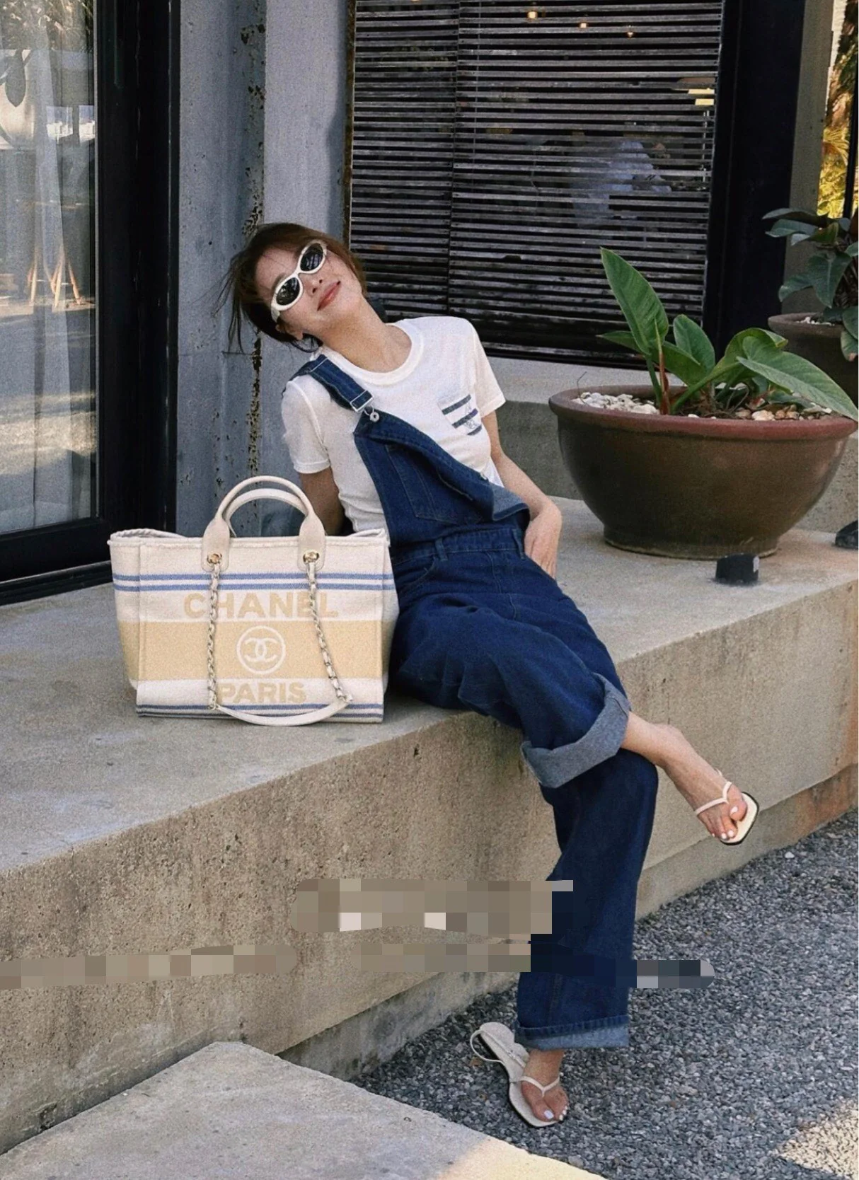 Пляжная сумка Chanel 25c, косметичка, ярко-желтая.