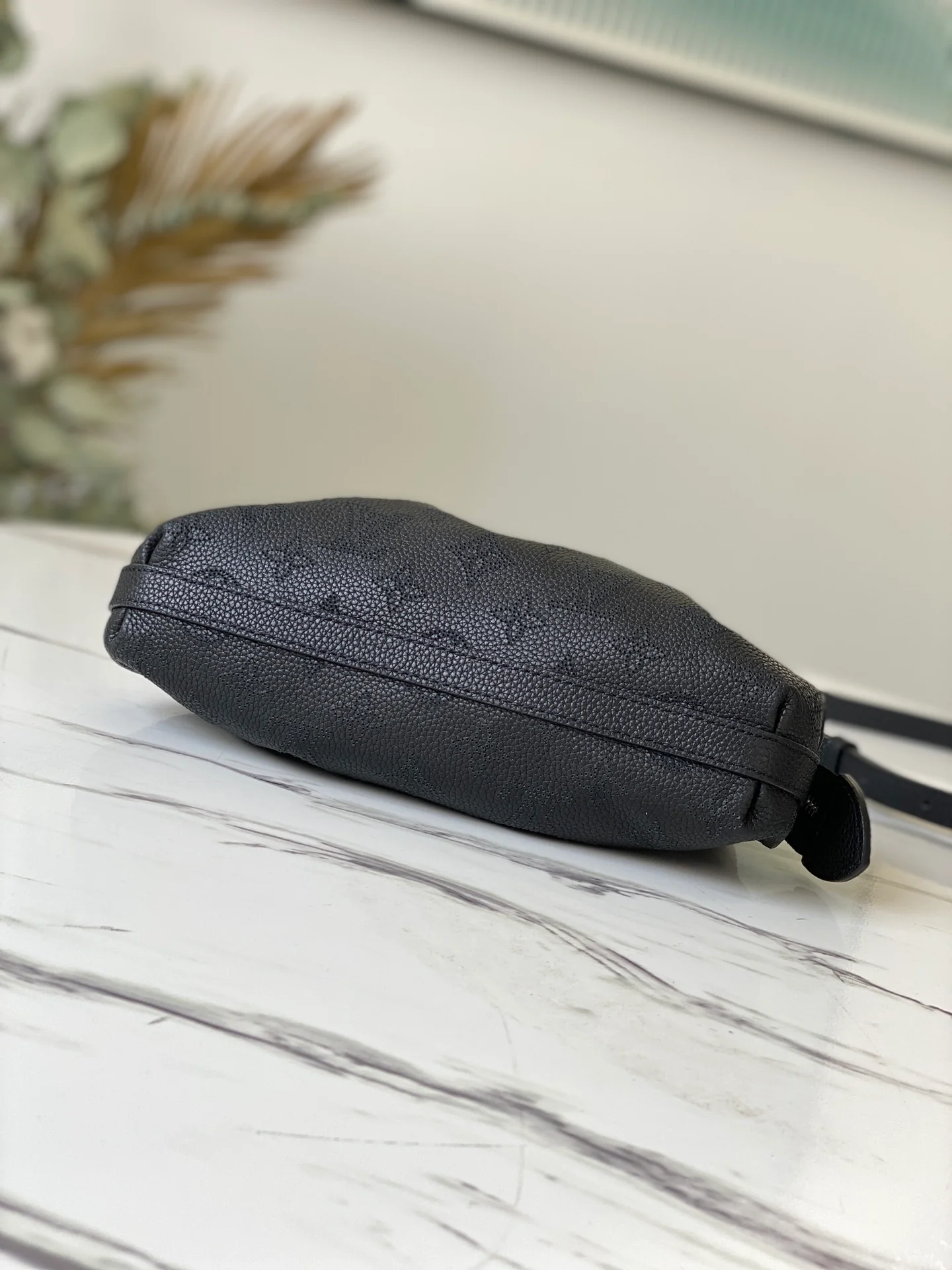 lv-m80093-scala-mini handbag