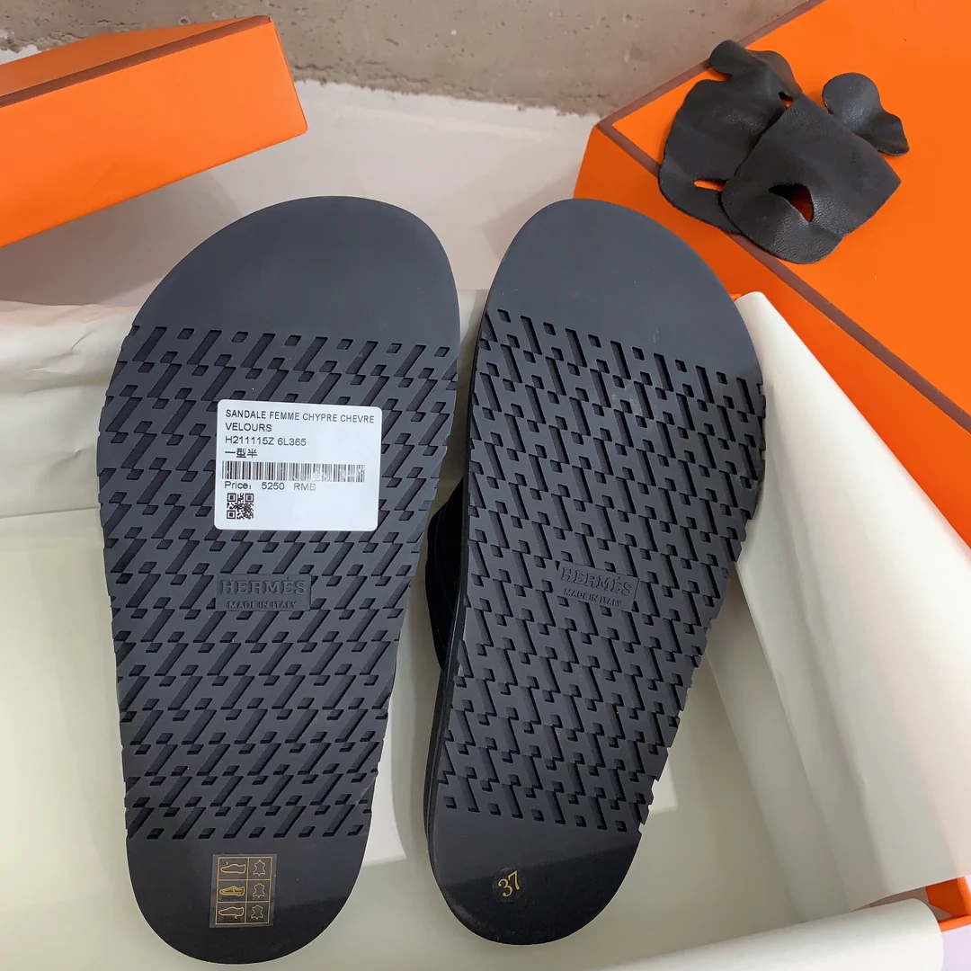 Шлёпанцы Hermes Kelly — чёрные