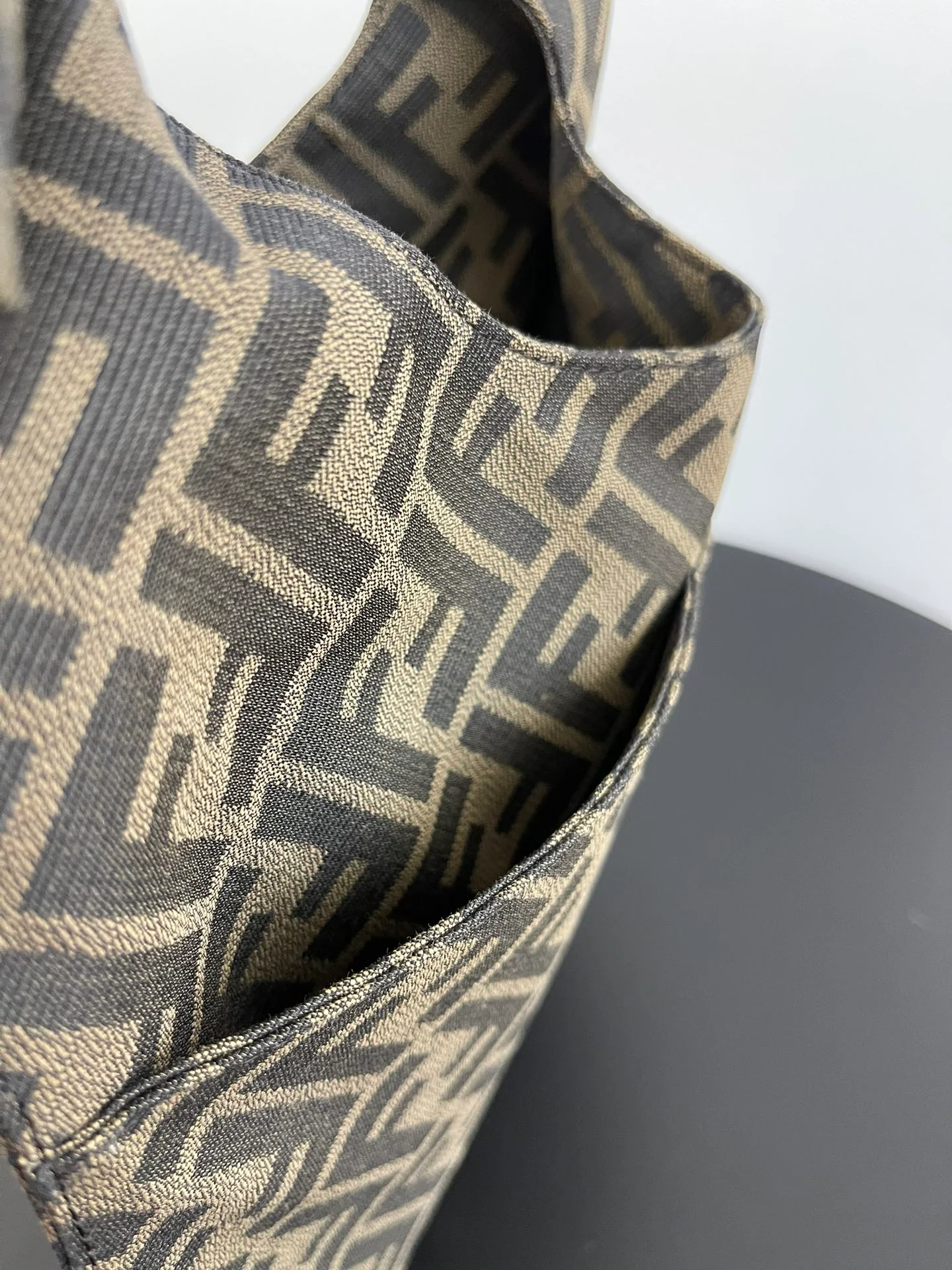 Сумка-ланч Fendi Monogram