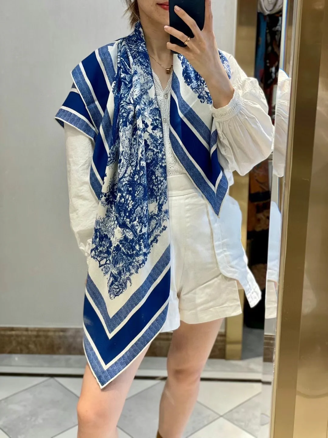 Dior - Квадратный шарф из бархата с ручной росписью от Joui - 110 см