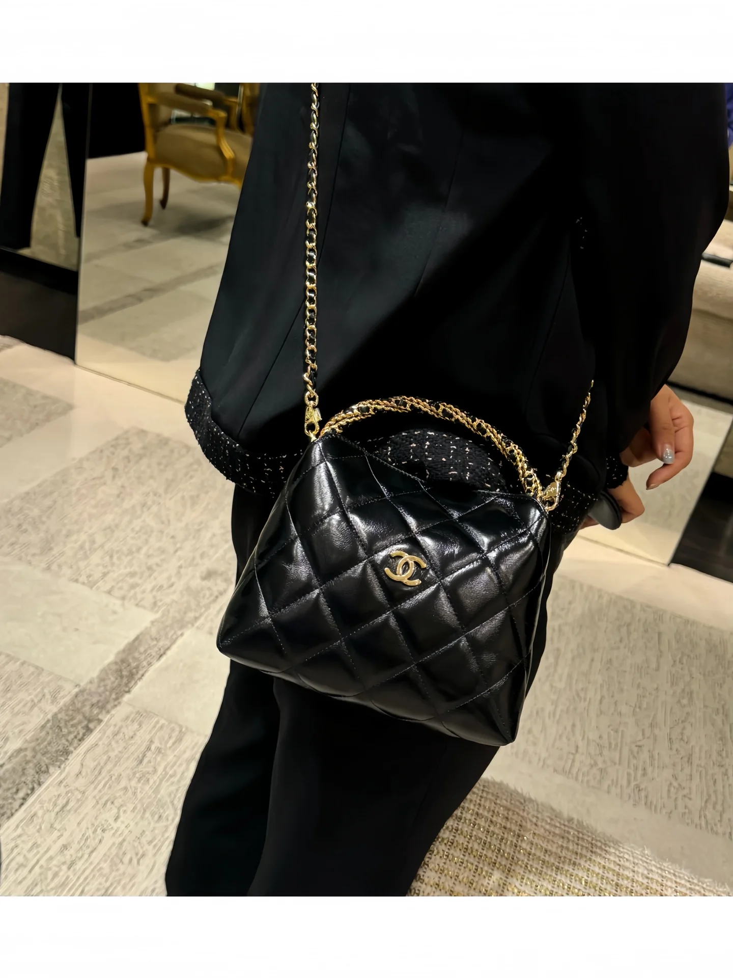 Сумка-хобо Chanel с витой ручкой - черная