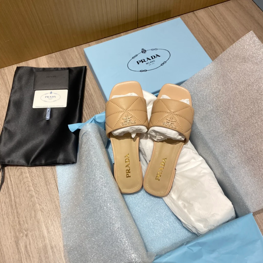 Prada - Тапочки из овечьей кожи