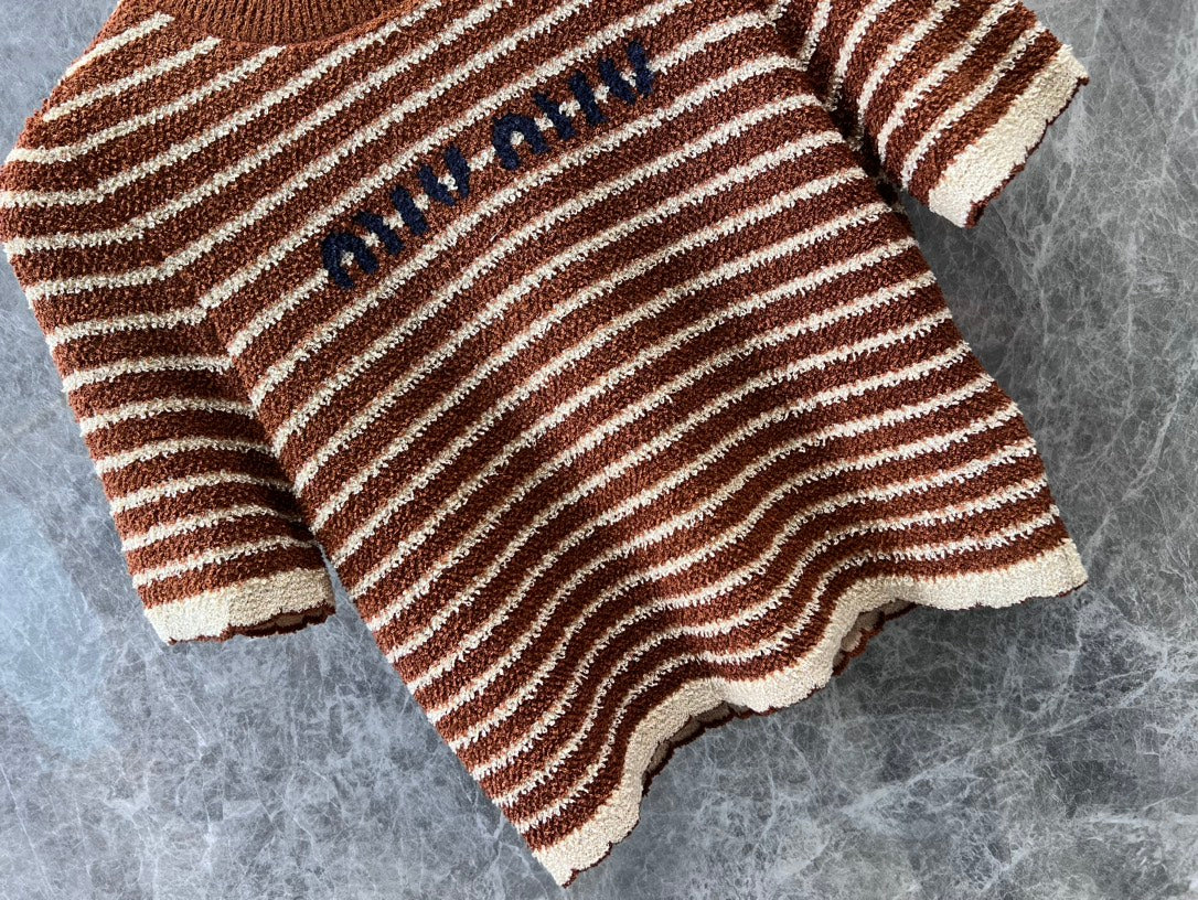 Miu Miu - 2404 - 24ss Весна/Лето Новый полосатый трикотажный топ с коротким рукавом