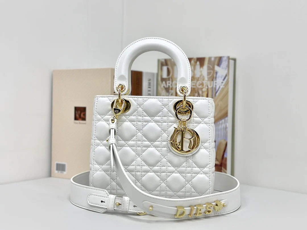 Коллекция Dior Lady - Белая овечья кожа