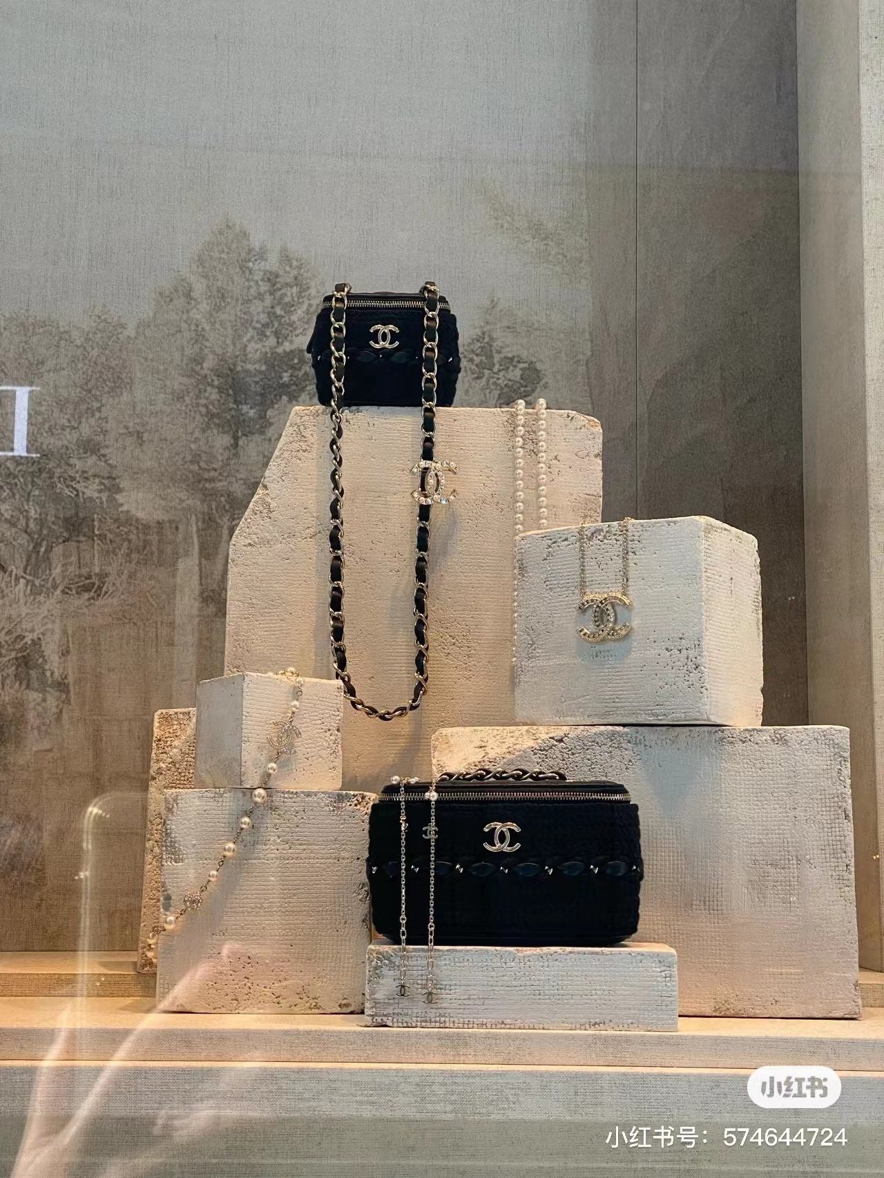 Новинка весны 2022 года от Chanel - Плетеный квадратный узор - Черный