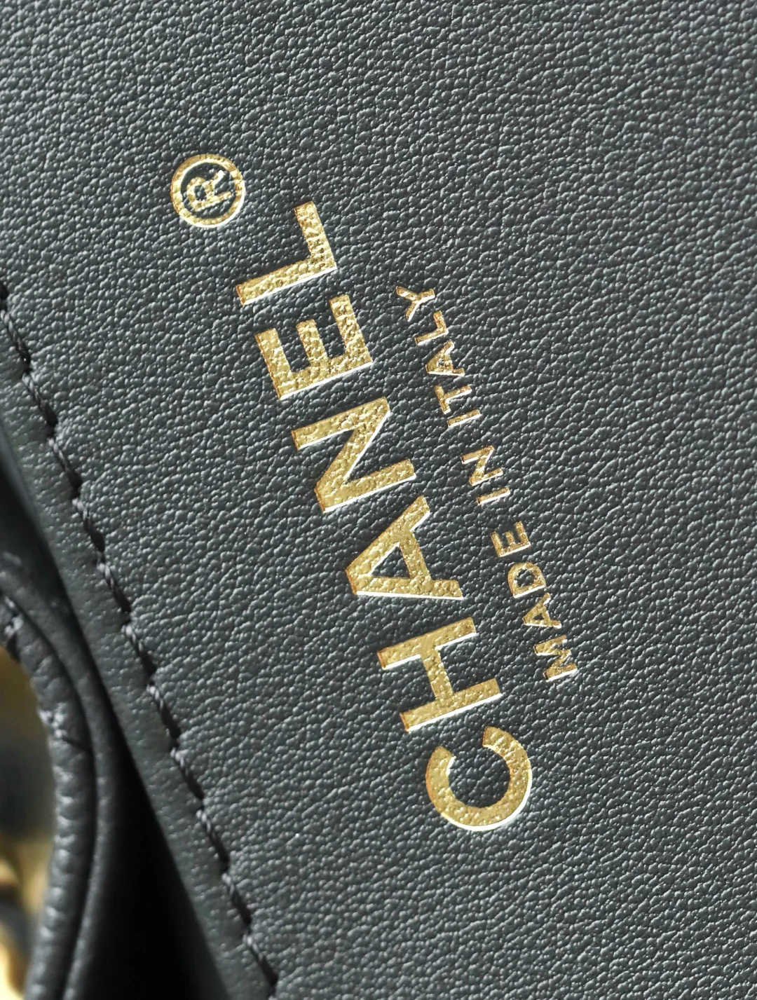 Chanel - Маленькая люстра в стиле хиппи - Темно-серый - Золотая фурнитура