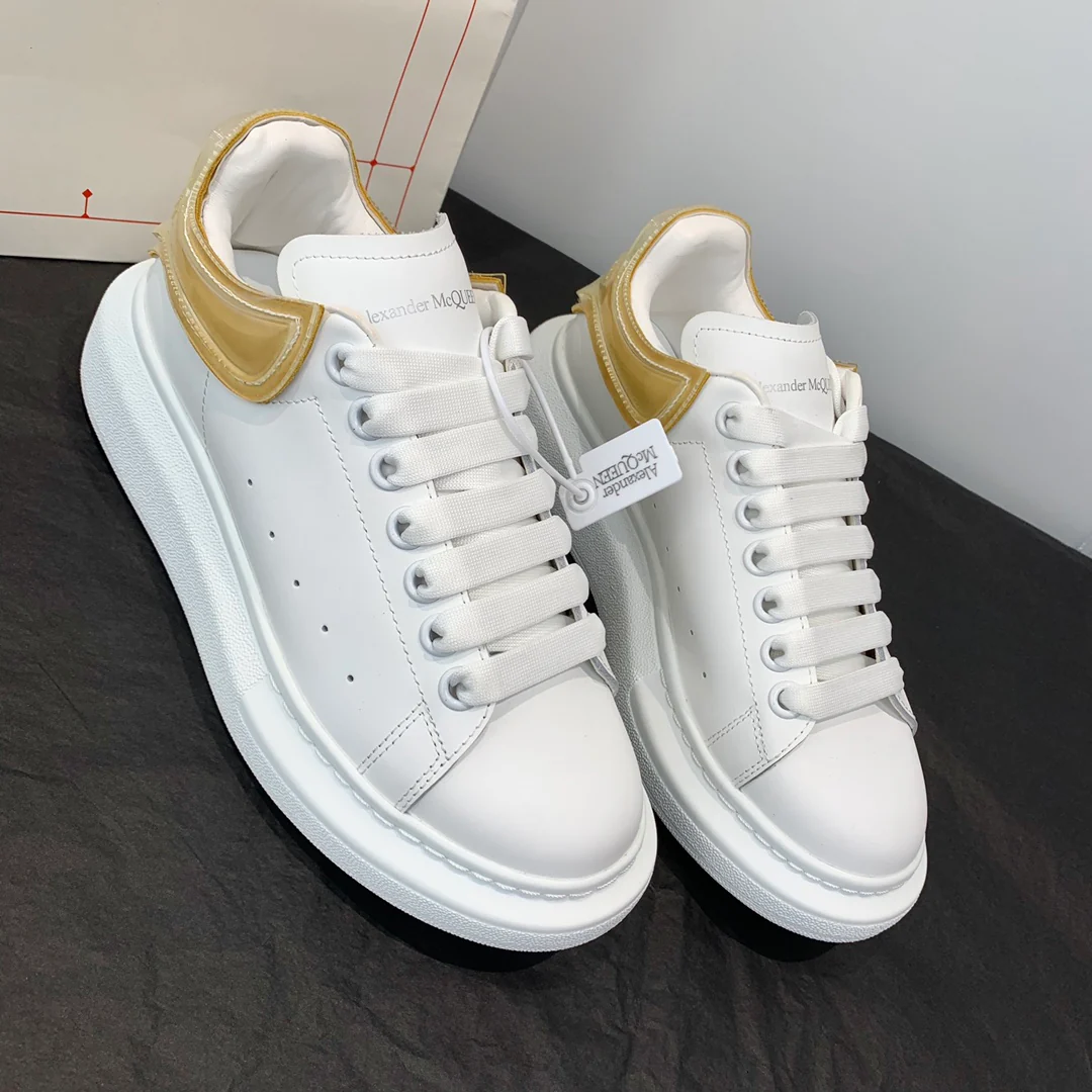 Классические белые кроссовки McQueen - на каблуке-резинке - золотисто-желтые