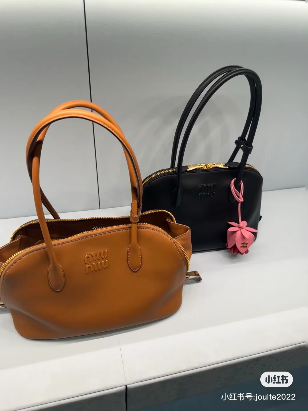 Сумка-чехол Miu Miu 5ba290 с длинной ручкой - черная