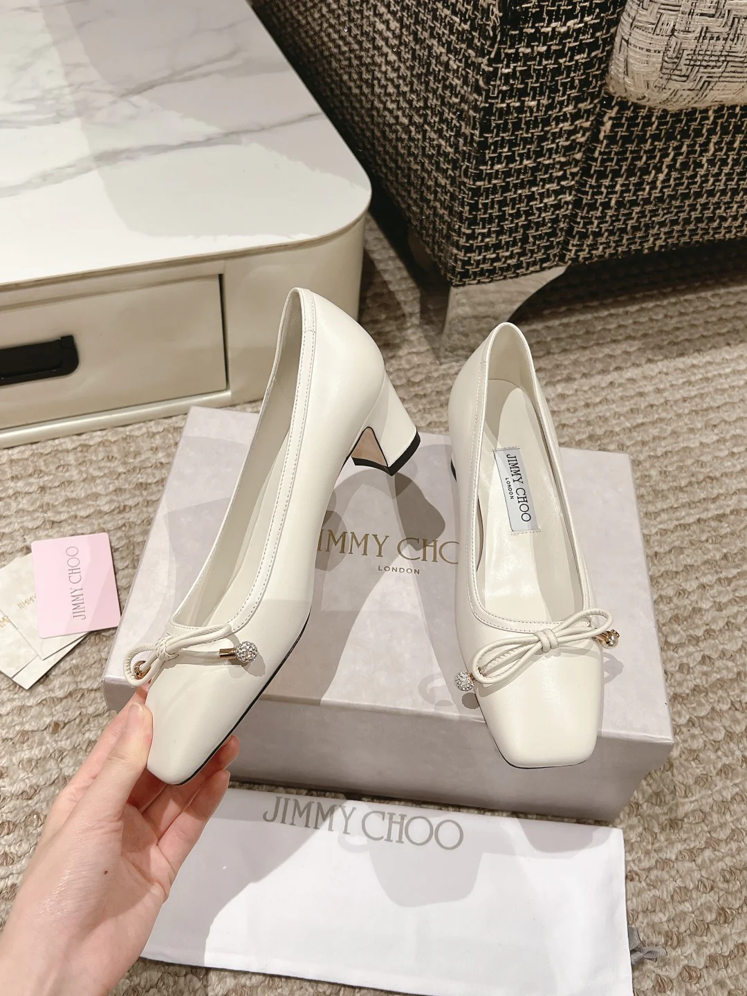 Jimmy - Простые туфли на низком каблуке с острым носком - Белые