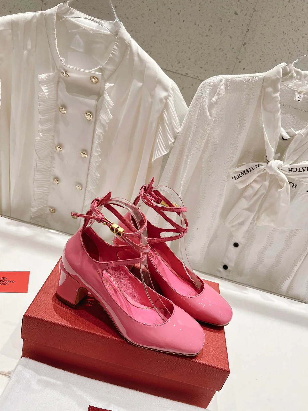 Коллекция Valentino Весна/Лето 2023 - Rockstud - Туфли на шнуровке на низком каблуке - 4-5 см - Розовые