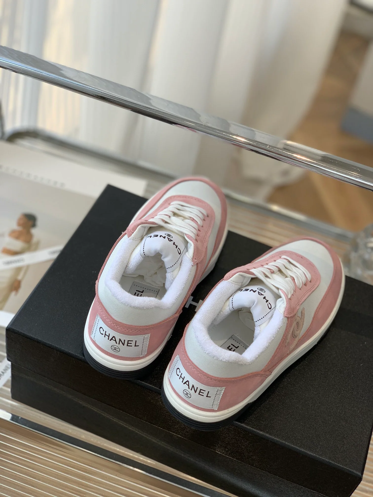 Кроссовки Chanel из парусины - розовые