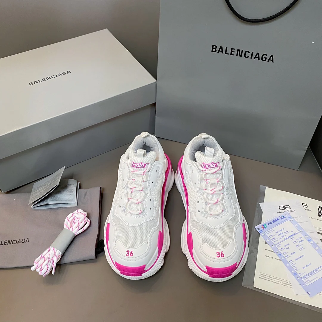 Кроссовки Balenciaga Triples Sporty Dad Shoes белые с розовым принтом