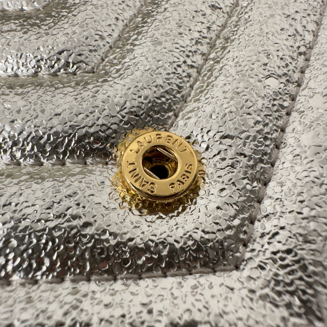 Монограмма YSL, икра, серебристая застежка, 19 см