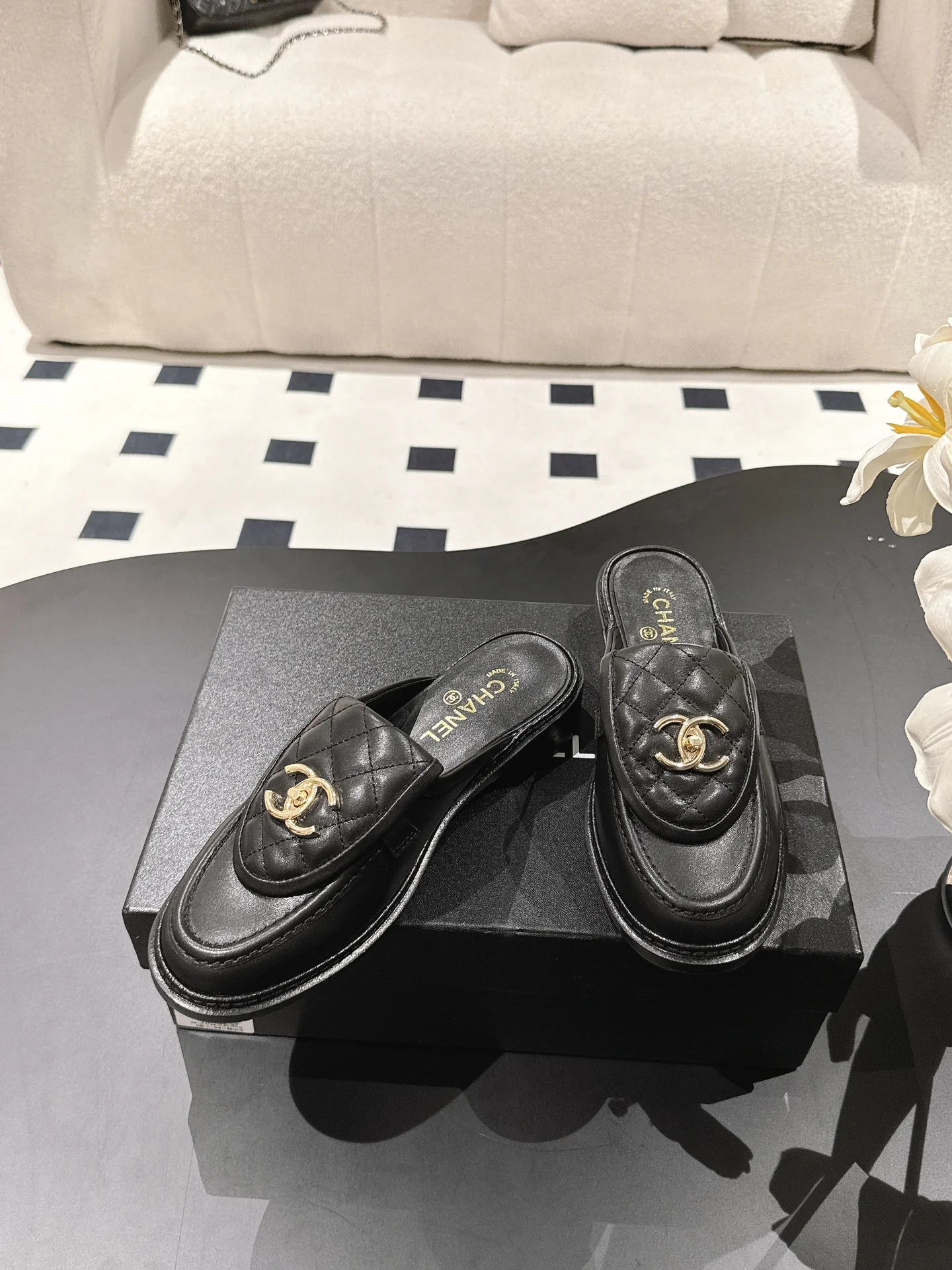 Сандалии Chanel 2024 в клетку - черные