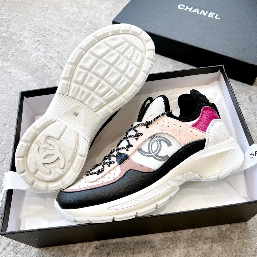 Новинка сезона весна/лето 2023 от Chanel - Кроссовки - Розовые