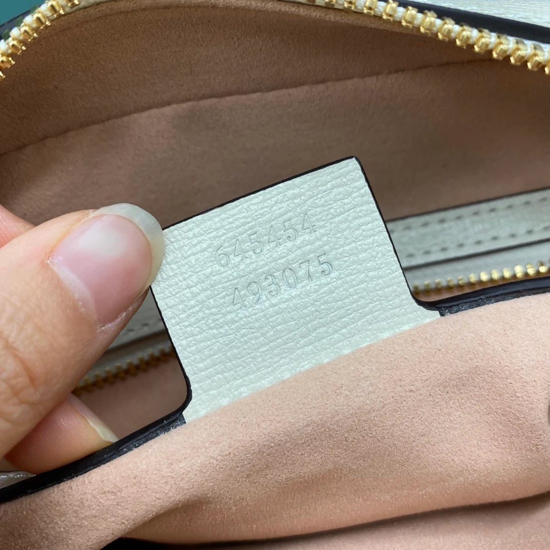 Сумка для фотоаппарата Gucci 1955 с пряжкой в ??виде подковы - 2 шт.