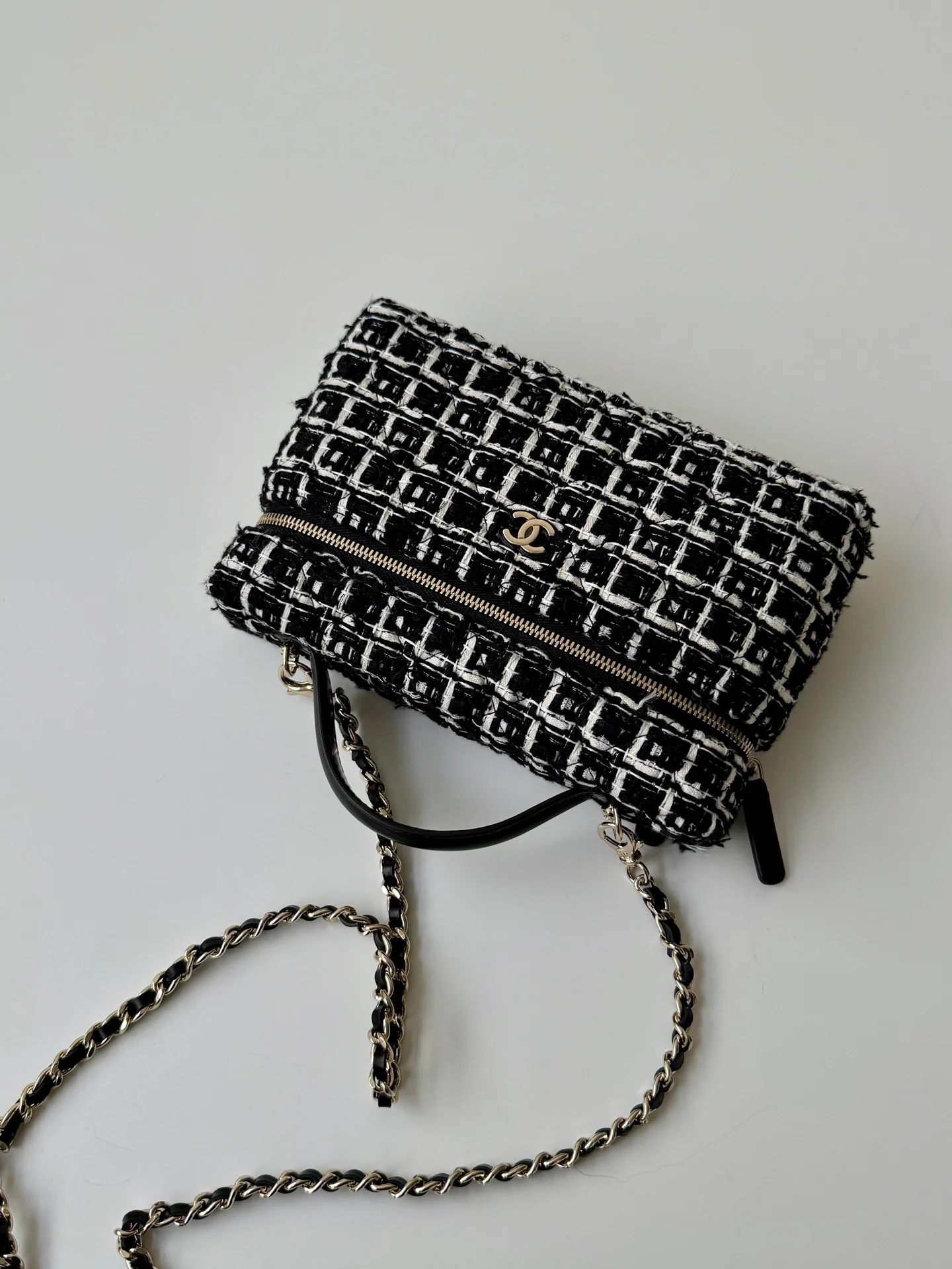 Сумка-ланч Chanel LP из шерсти, черная.