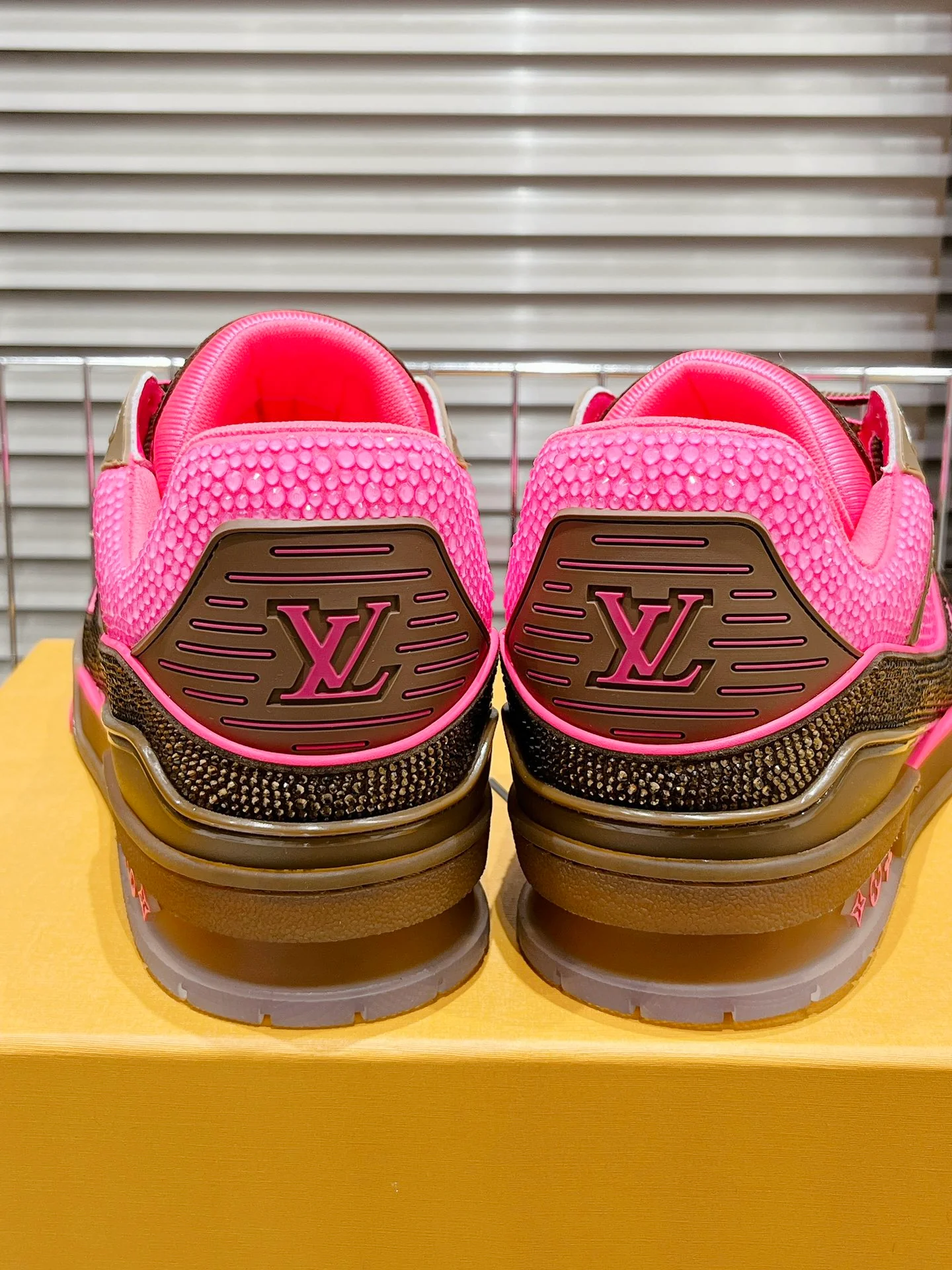 Кроссовки LV Trainer - Скейтбордистские кроссовки - Глянцевые розово-коричневые - Унисекс