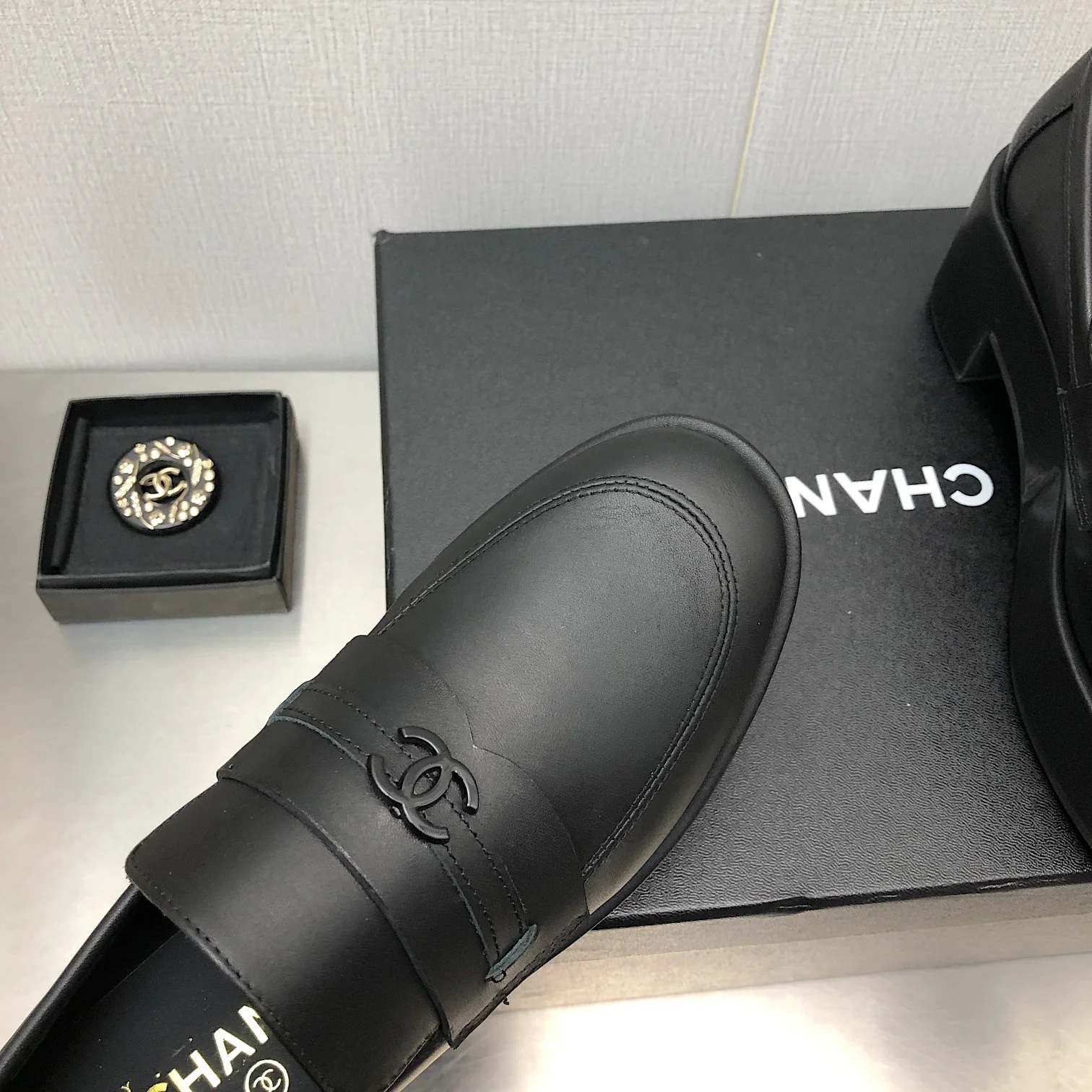 Новинка сезона осень/зима 2022 от Chanel - Лоферы на платформе - Черные