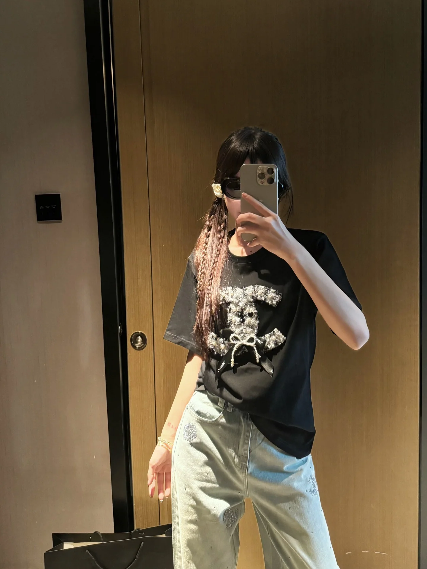 Футболка Chanel 2403 с коротким рукавом, украшенная объемными 3D-эффектами - Черная