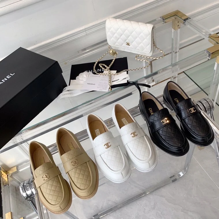 Классические стеганые лоферы Chanel 22s - изображение из коллекции