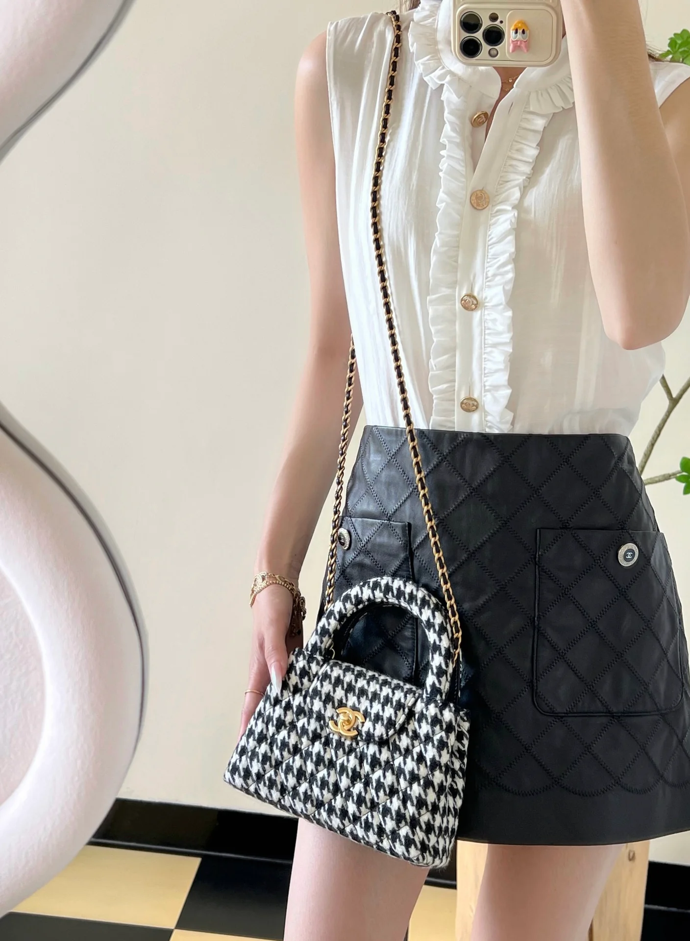 Сумка Chanel Kelly на цепочке с узором ?гусиная лапка?.