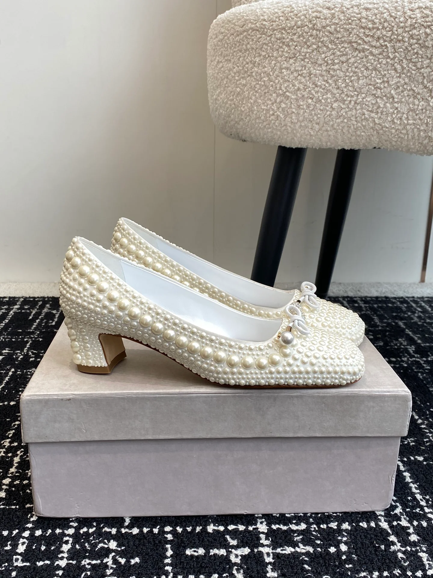 JC Brand - Туфли на низком каблуке с квадратным носком и жемчужным верхом - Белые