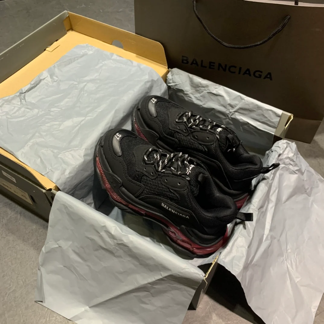 Li Shi - Папины кроссовки - Черно-красные