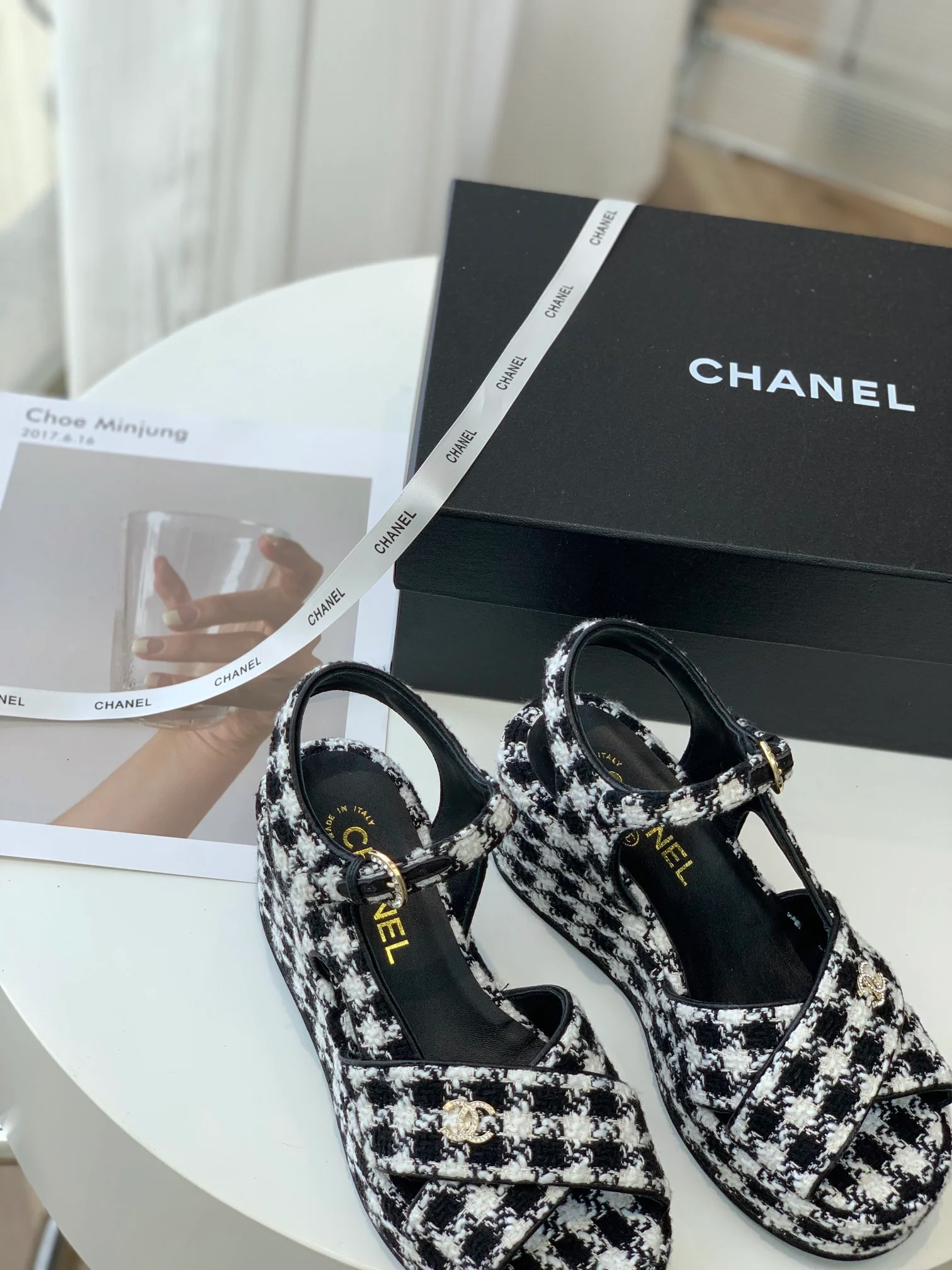 Новинка 2023 года от Chanel - клетчатые сандалии на платформе - 5 см