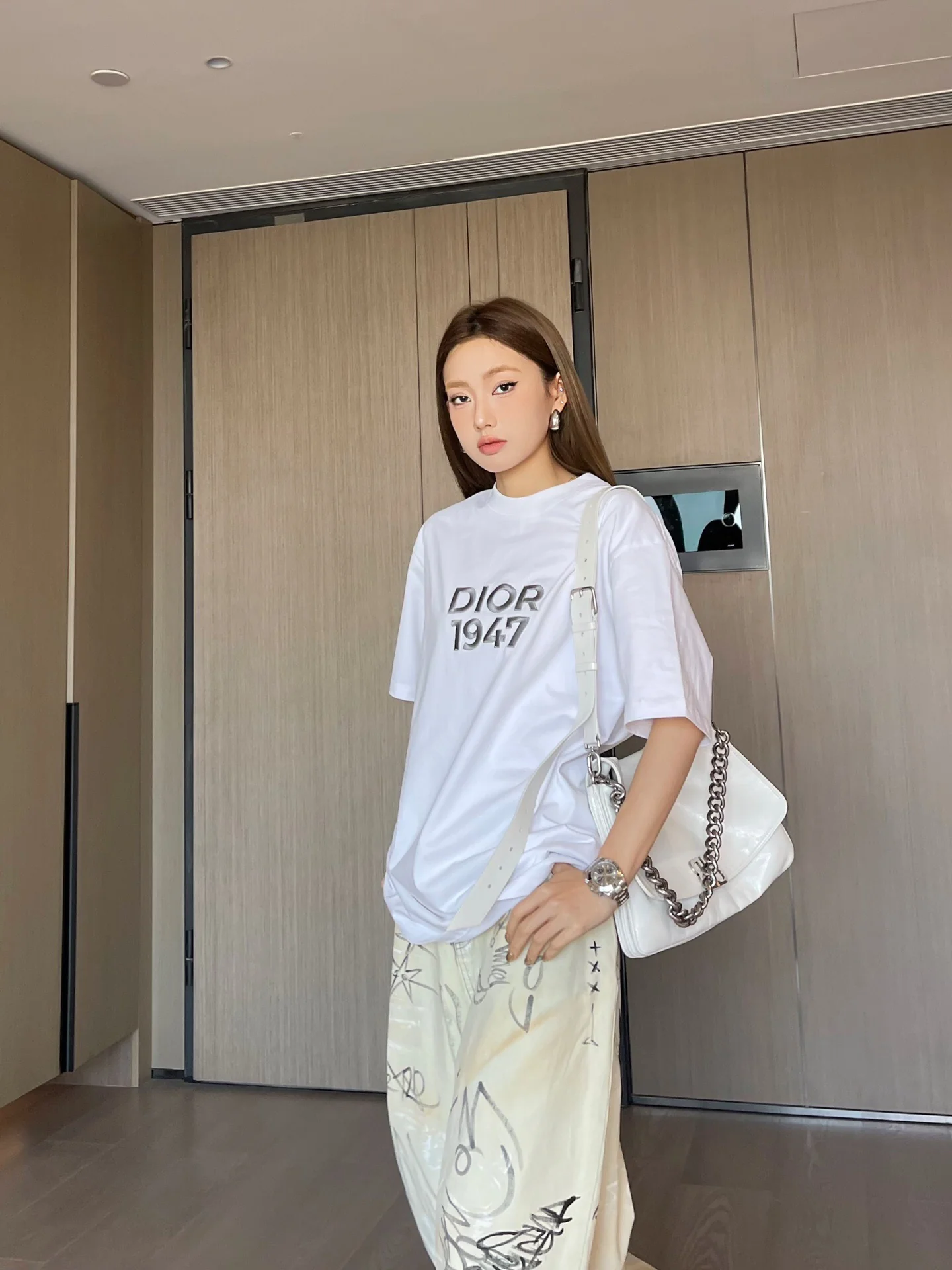 Dior 2403 - Свободная футболка с коротким рукавом и 3D-вышивкой в ??виде букв