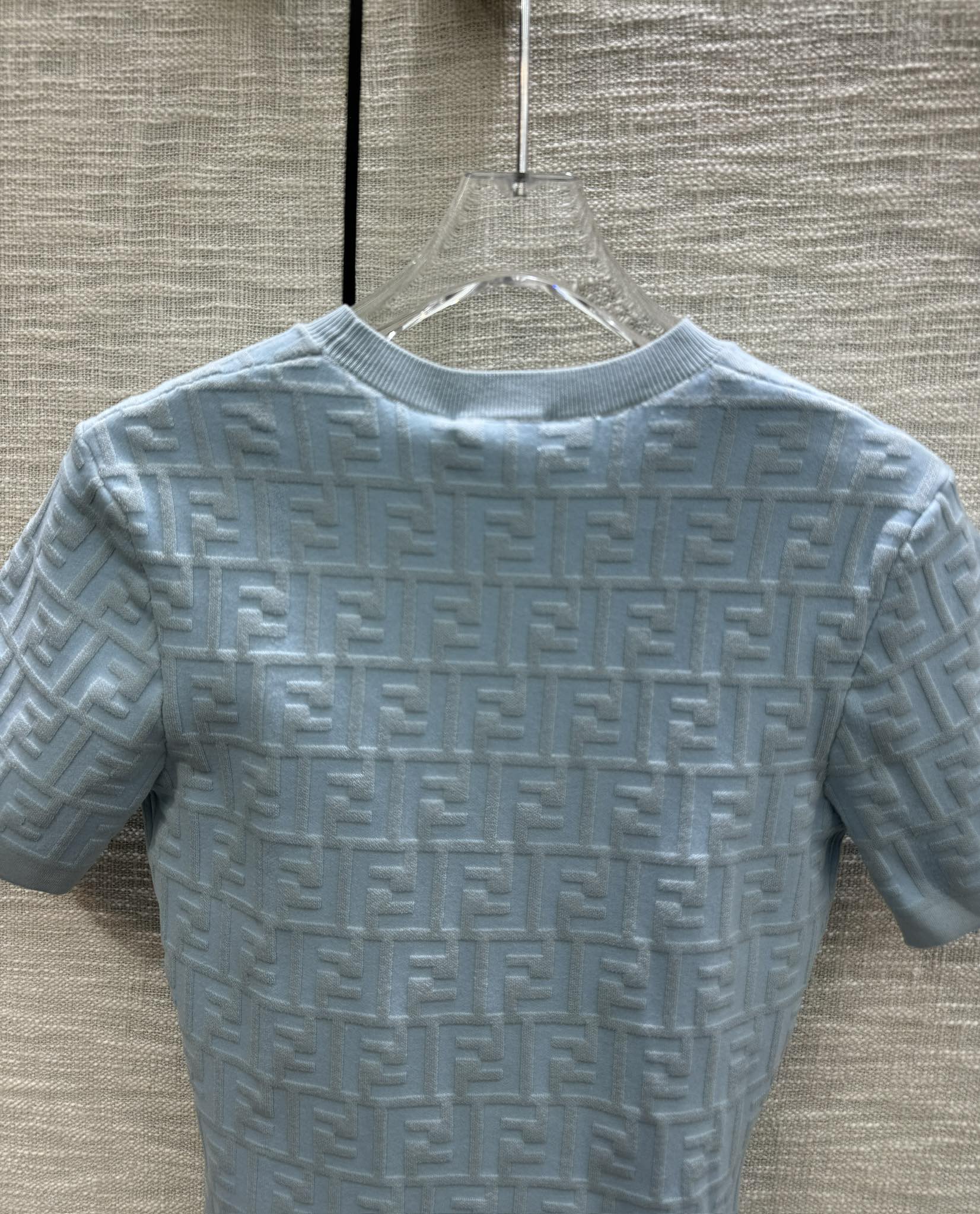 Футболка Fendi-2403 с объемной буквой F, трикотажная, с коротким рукавом, синяя.