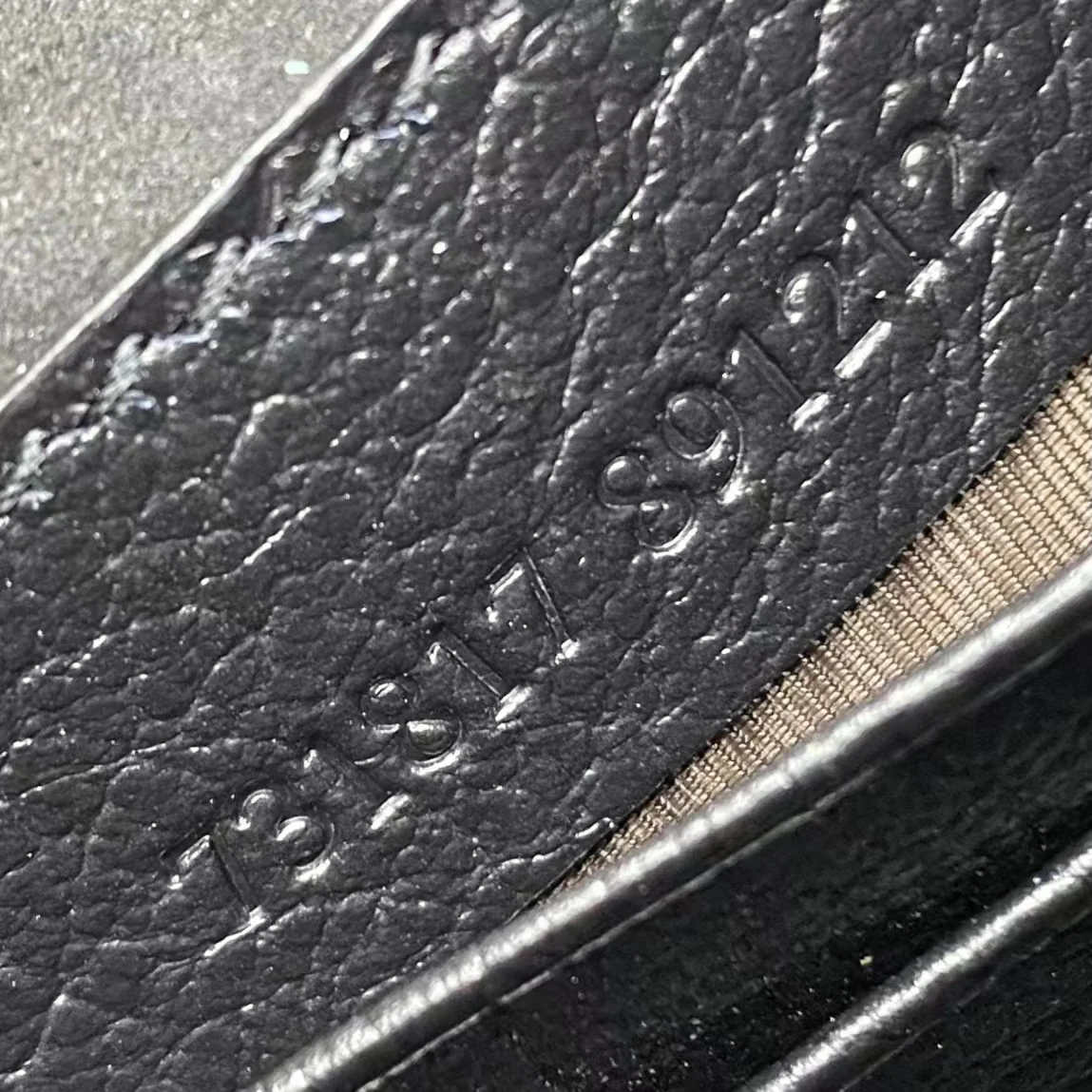 Сумка Gucci на цепочке через плечо - черная