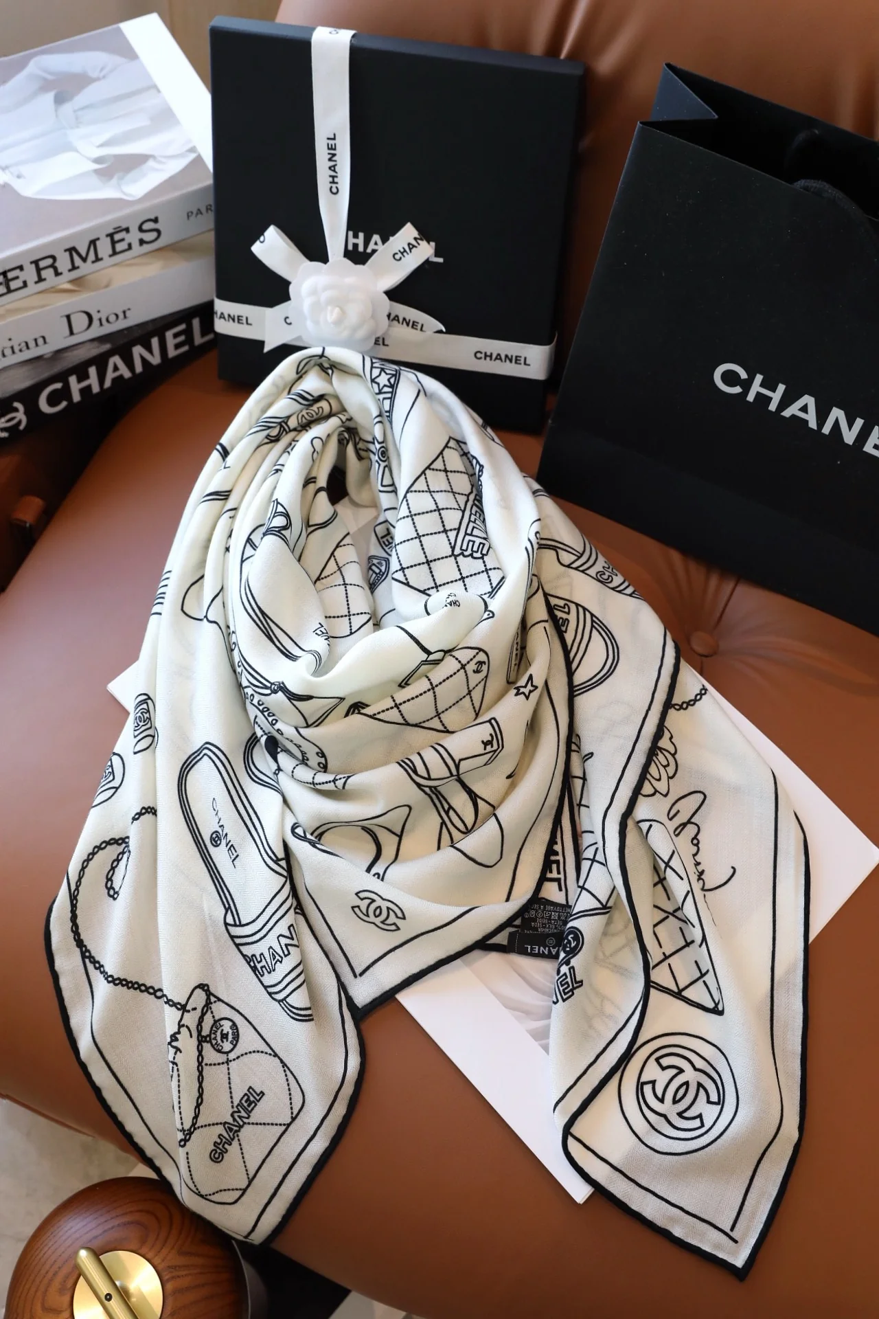 Шарф с логотипом сумки Chanel 2024 года - 140-140