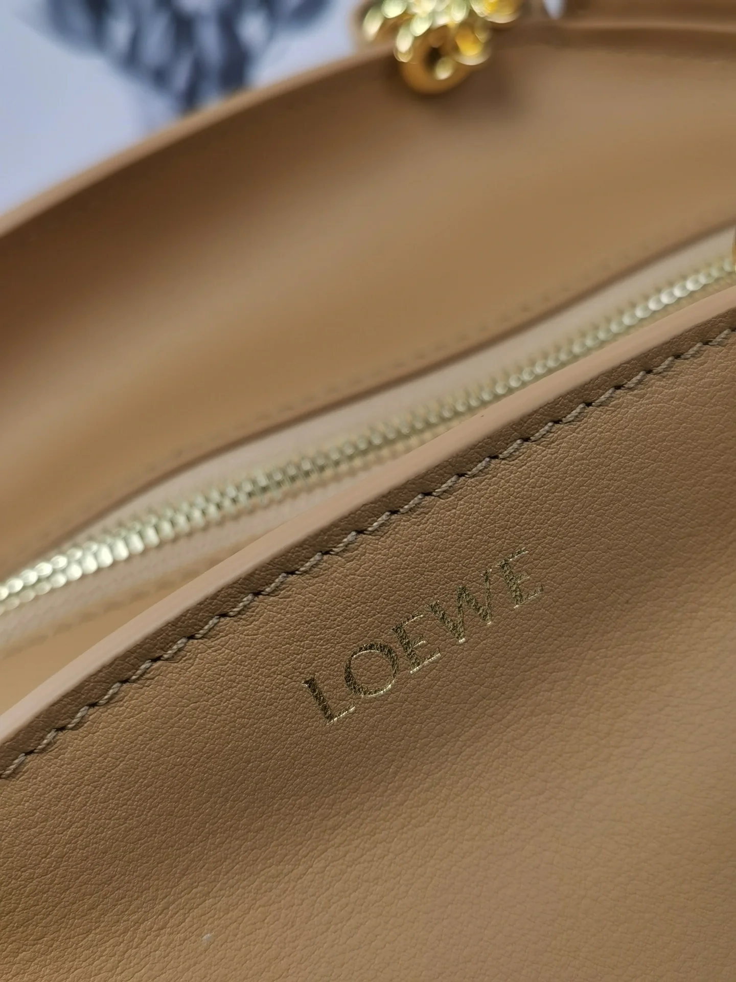 Сумка для прогулок Loewe Paseo - телячья кожа наппа - маленькая - с цепочкой - коричневая