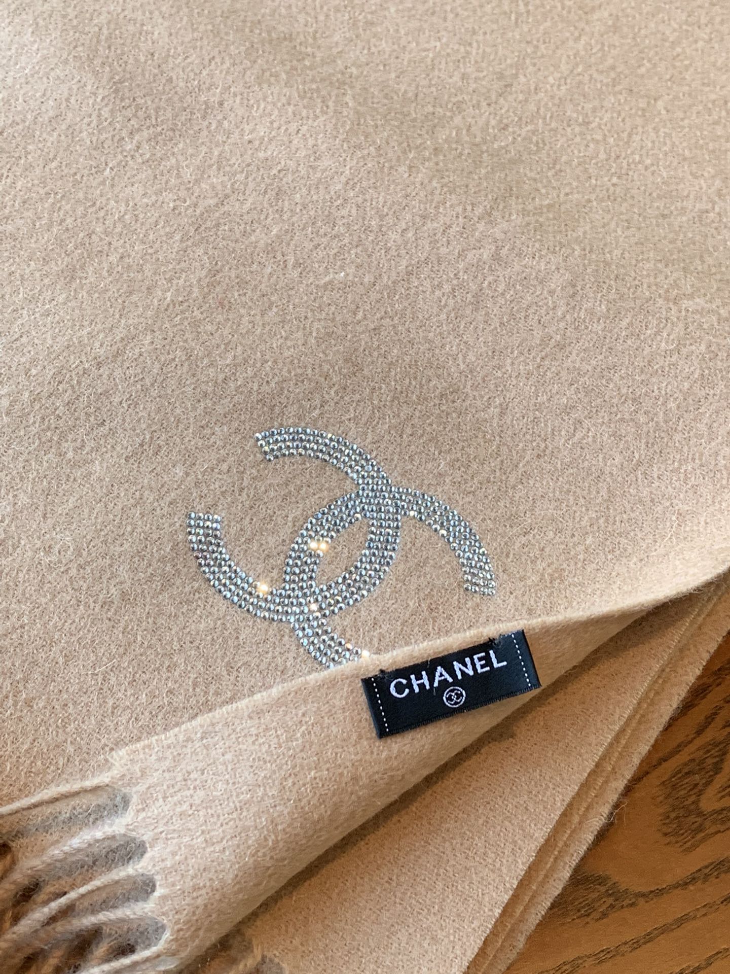 Chanel - Кашемировый шарф, украшенный бриллиантами - 180-70-102 см - Абрикосовый