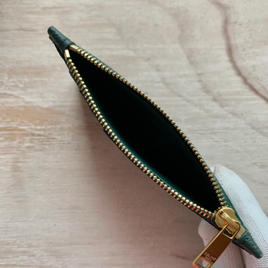 Кардхолдер Celine из зернистой телячьей кожи с застежкой-молнией — темно-зеленый