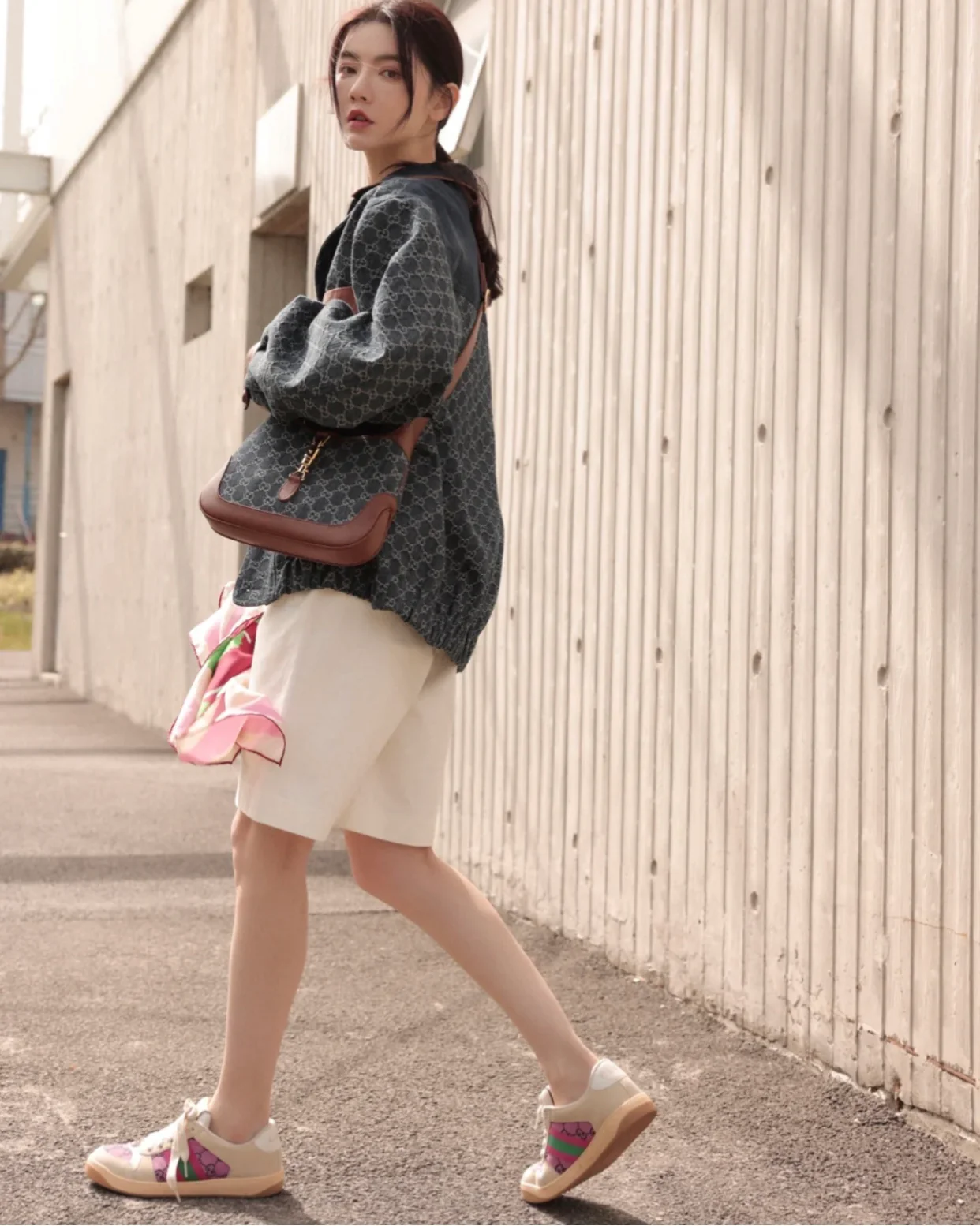 Gucci-经典 Jackie 丹宁牛仔帆布手袋-上身图参考 腋下包