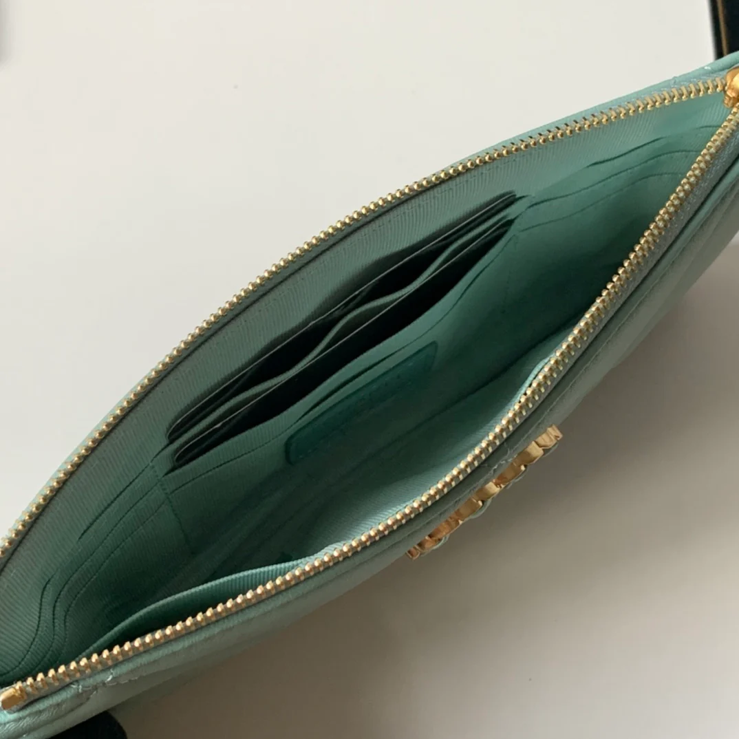 Большой клетчатый кошелек Chanel из овечьей кожи, серия 19 - 2 шт.