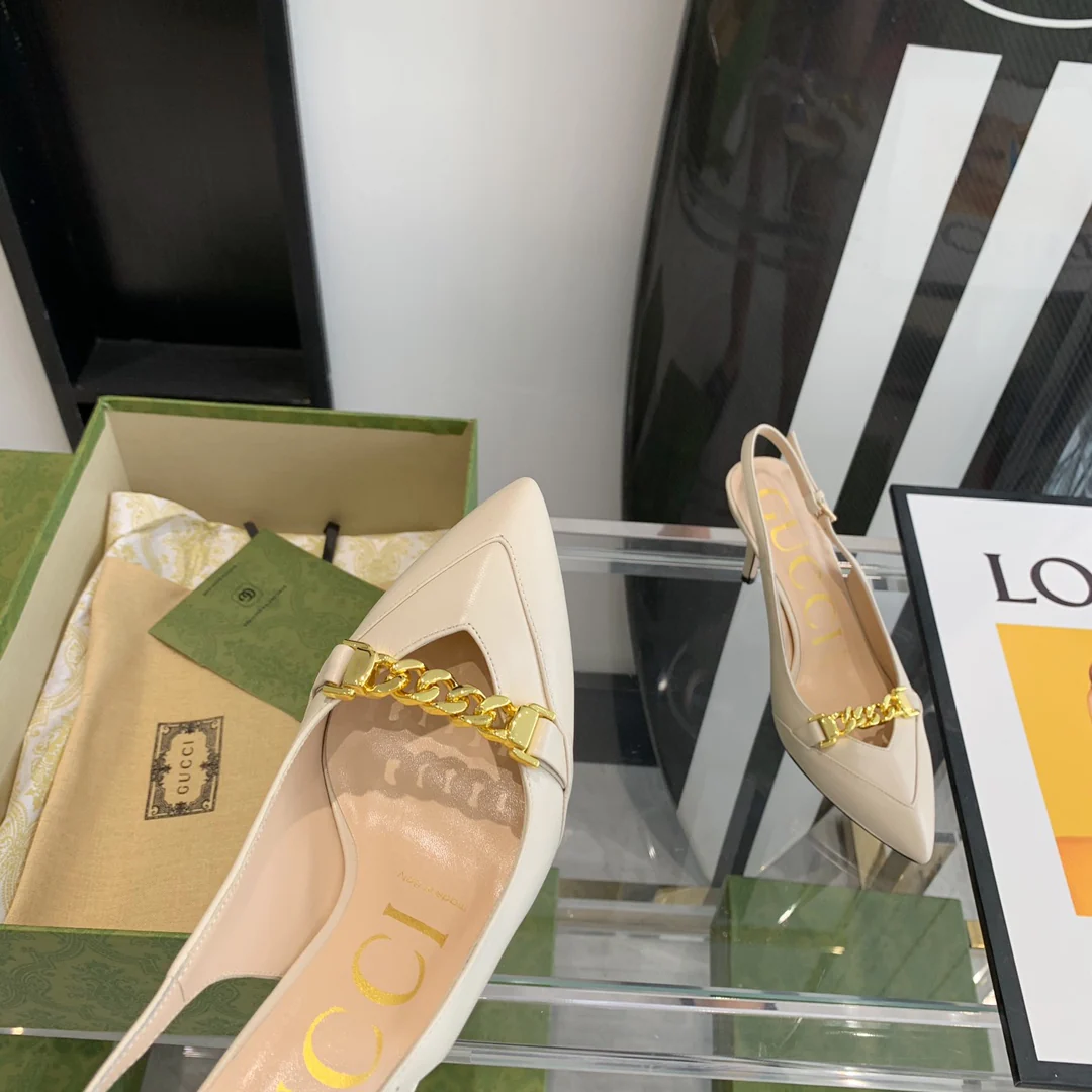 Босоножки-шпильки с острым носком от Gucci