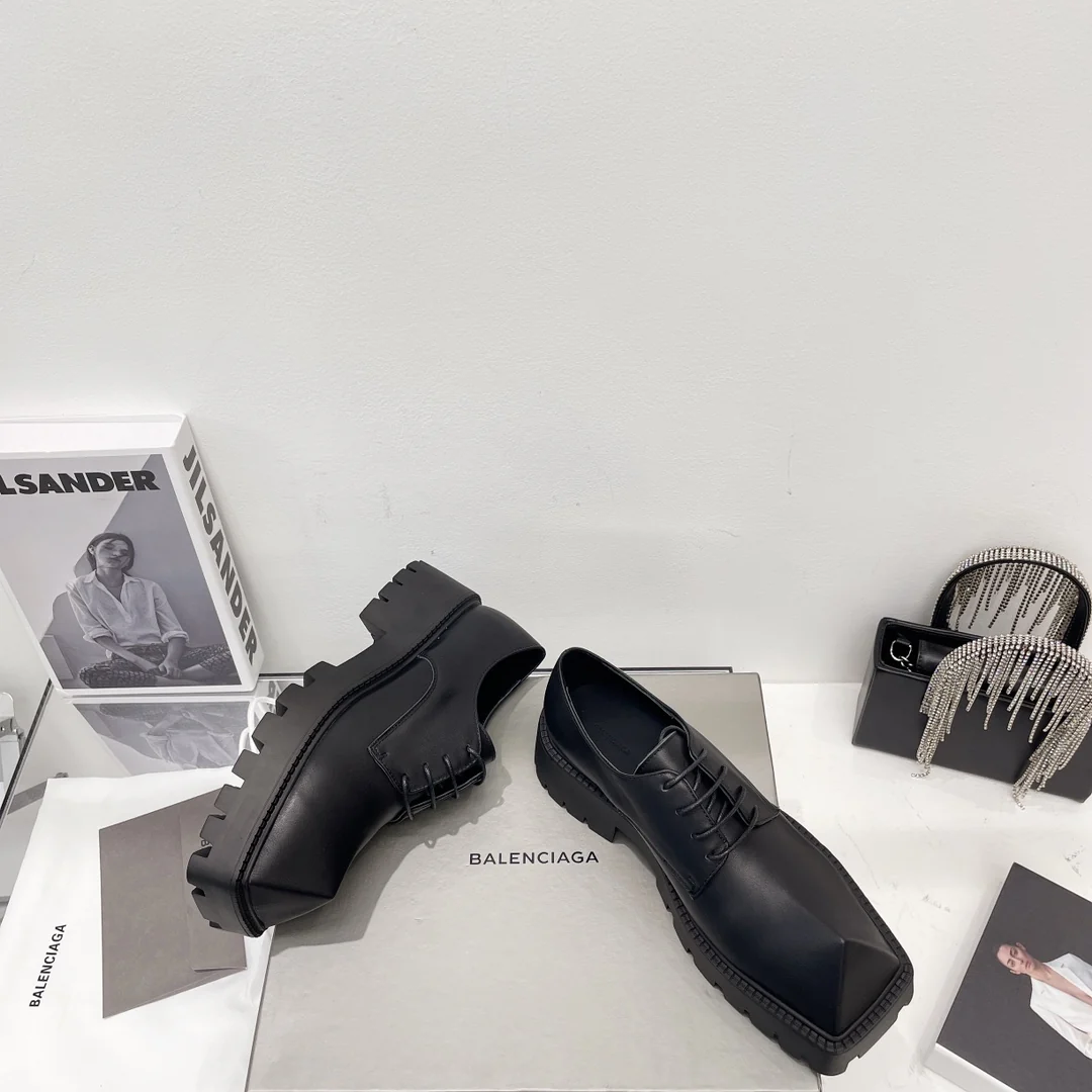 Туфли-дерби Balenciaga с квадратным носком