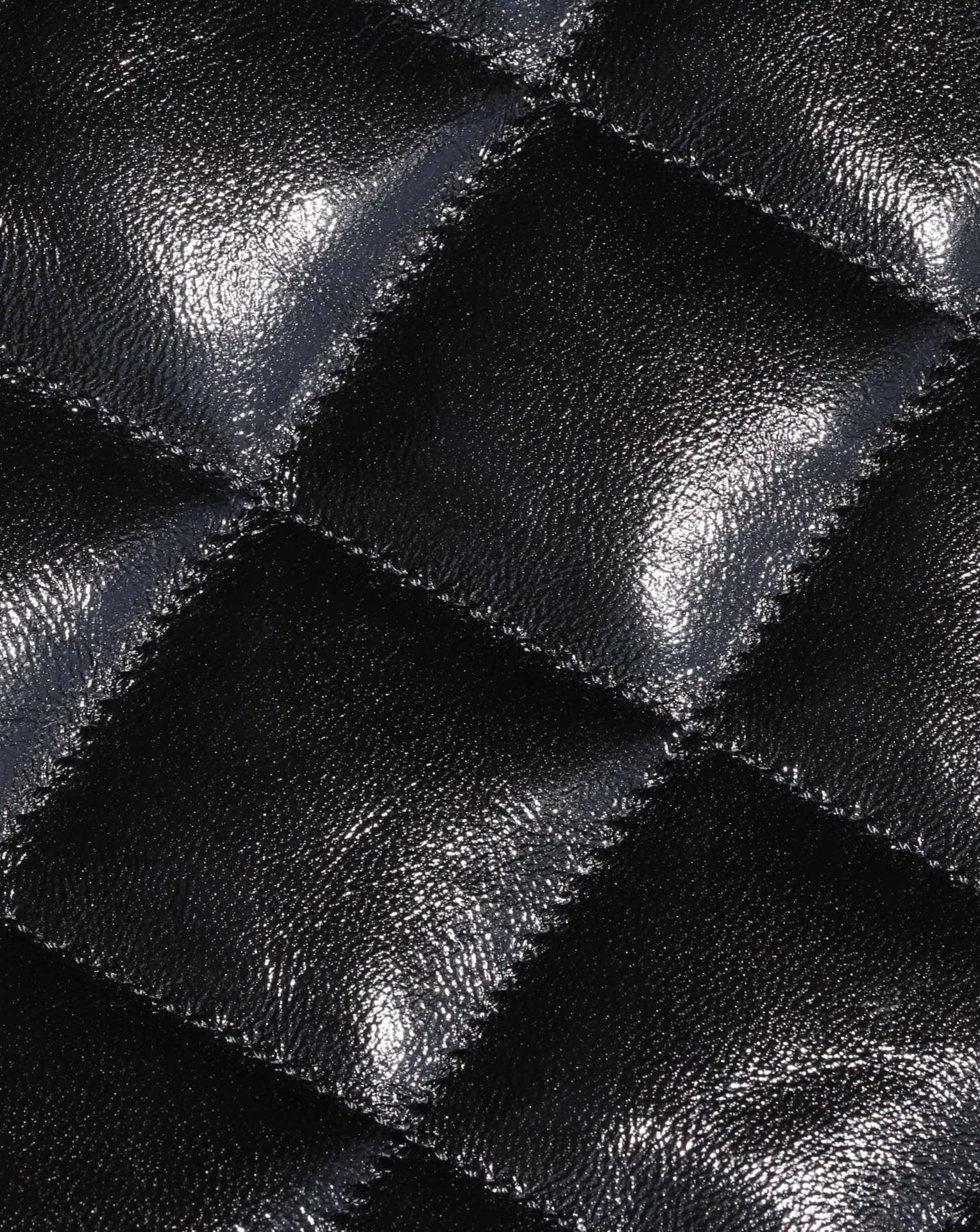 Сумка Chanel 24a Métiers d'Art из глянцевой овечьей кожи, маленькая, черная.