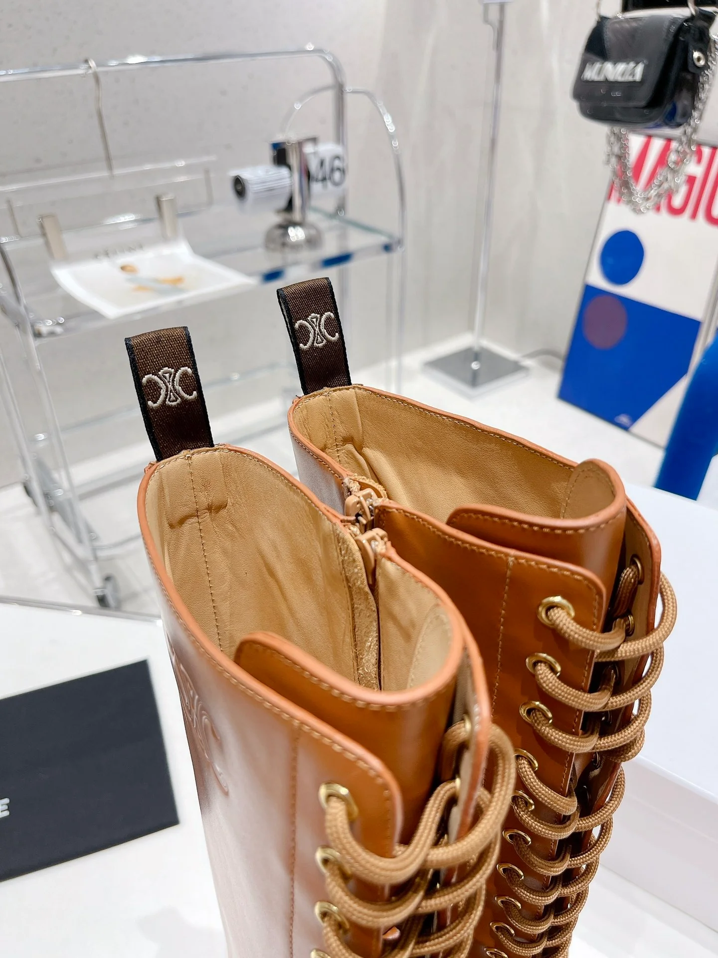 Celine - Новинка сезона осень/зима 2022 - Высокие сапоги для верховой езды