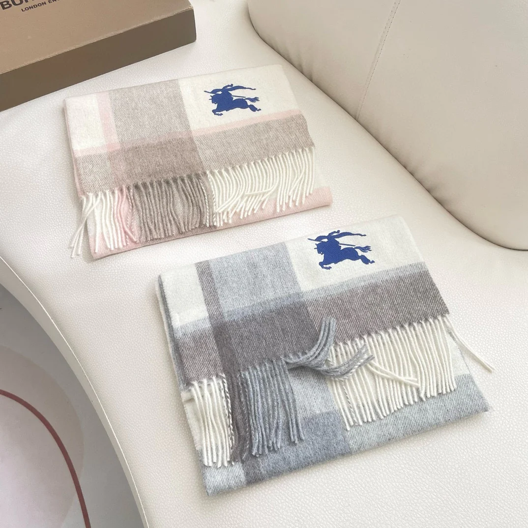 Классический клетчатый шарф Burberry 2024 — серый