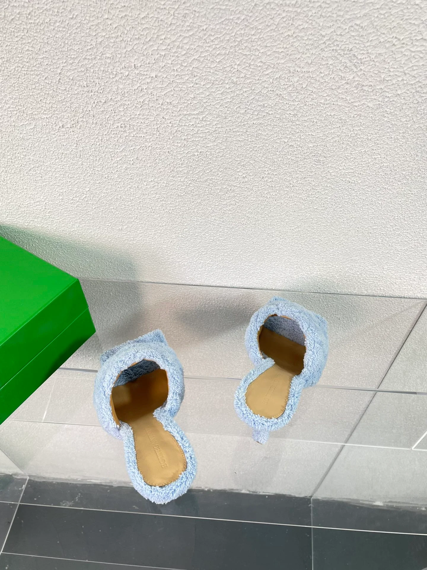 Новинка 2023 года от BV - Серия плюшевых тапочек - Тапочки на высоком каблуке - Светло-голубые