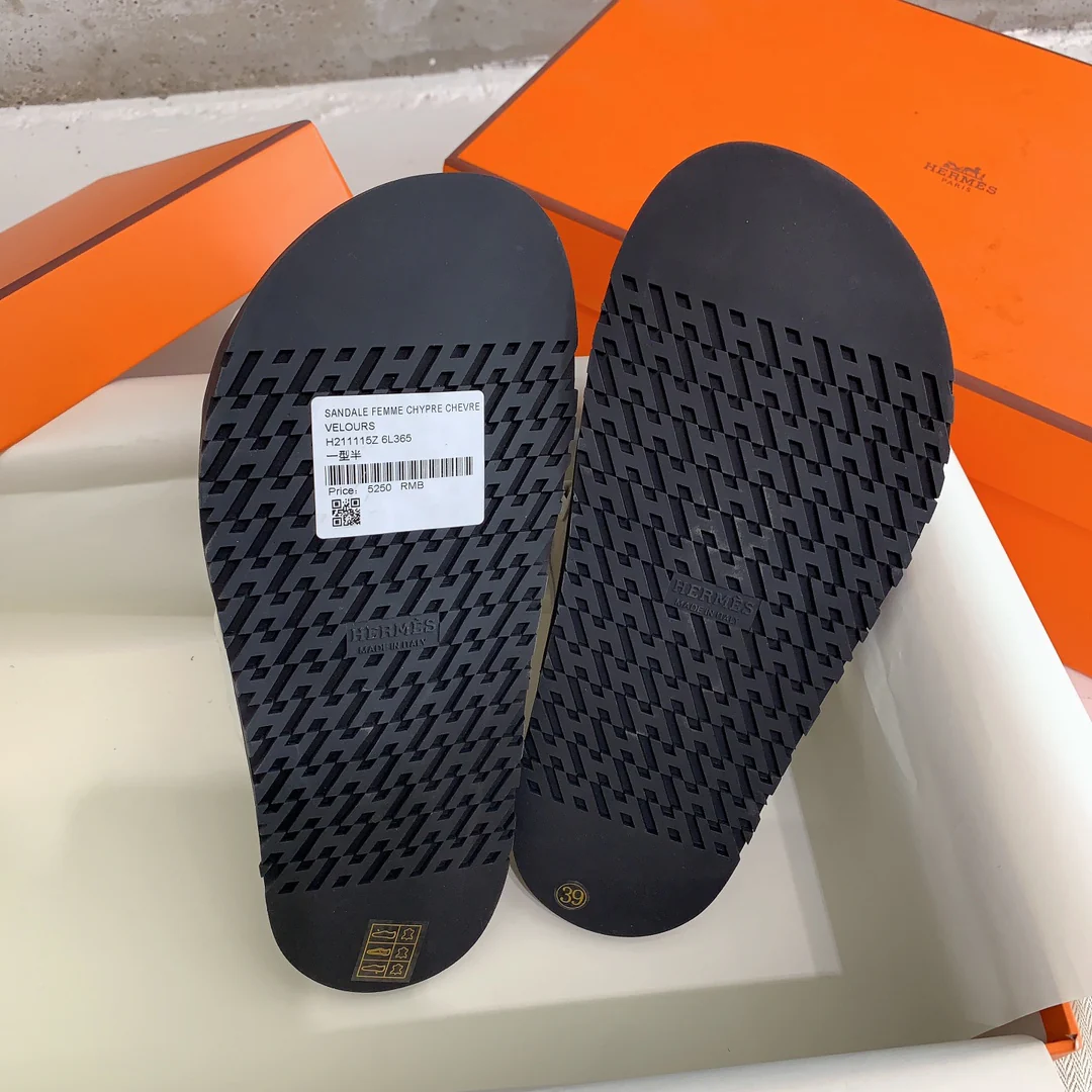 Шелковые кожаные тапочки Hermes - белые