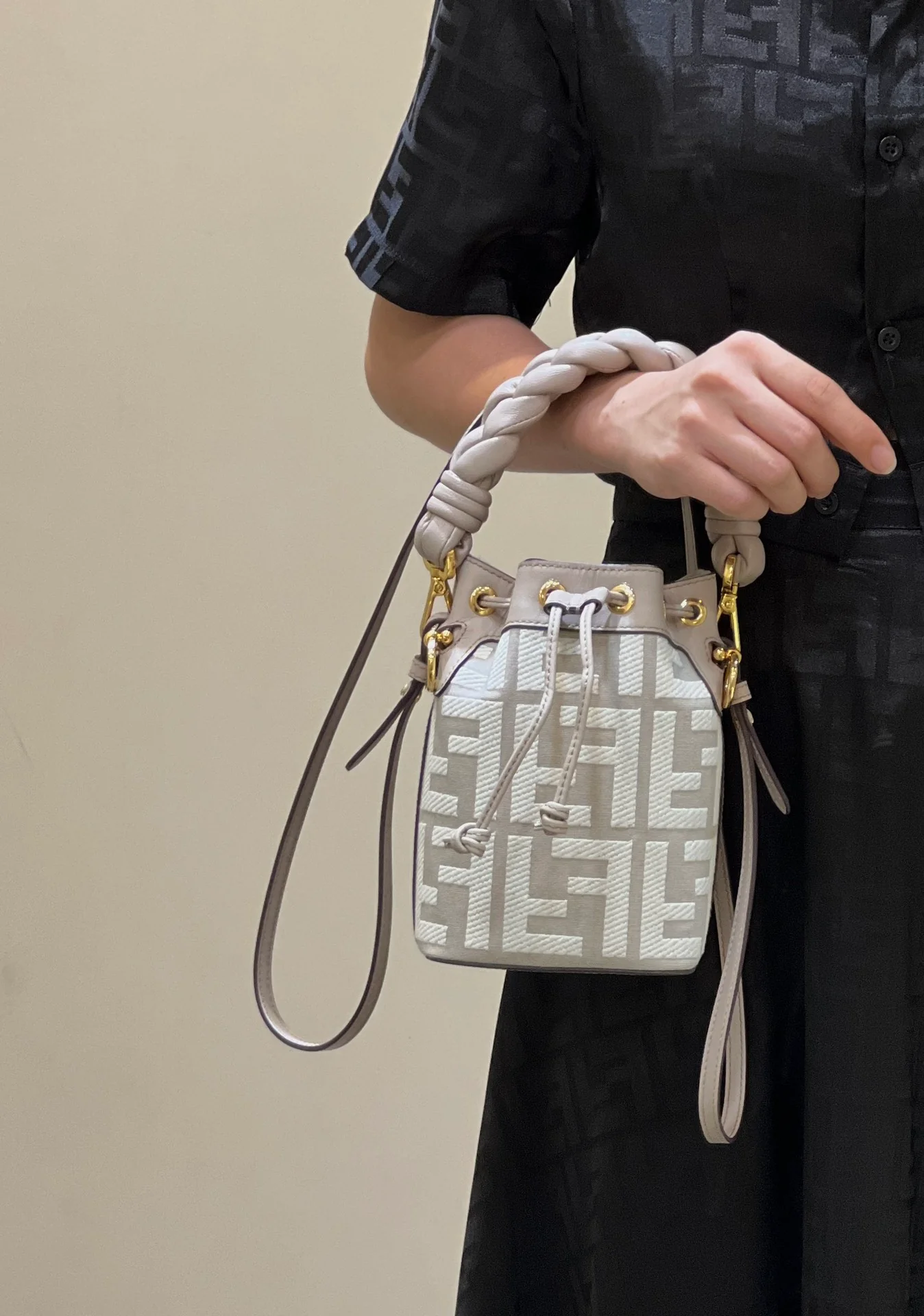 Сумка-ведро Fendi - канвас, ручка с косами - серый джинсовый цвет